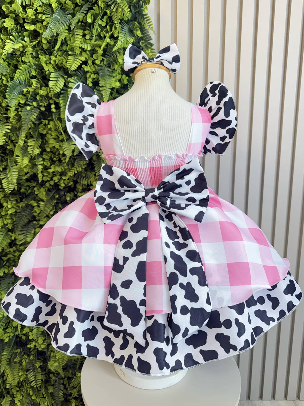Vestido Infantil Xadrez Branco e Rosa com Estampa de Vaquinha