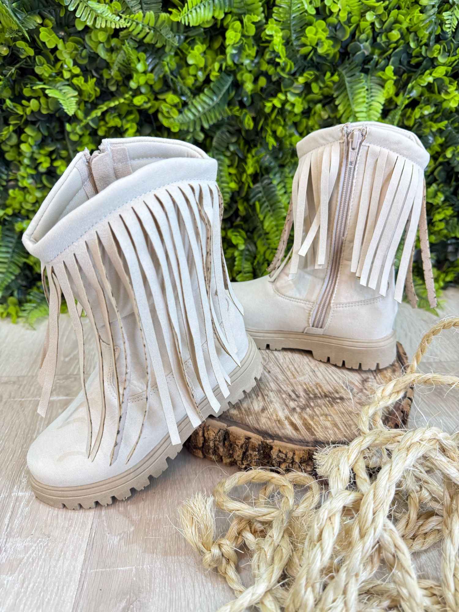 Bota Infantil Camurça Off White Bege Claro com Franjas para Inverno
