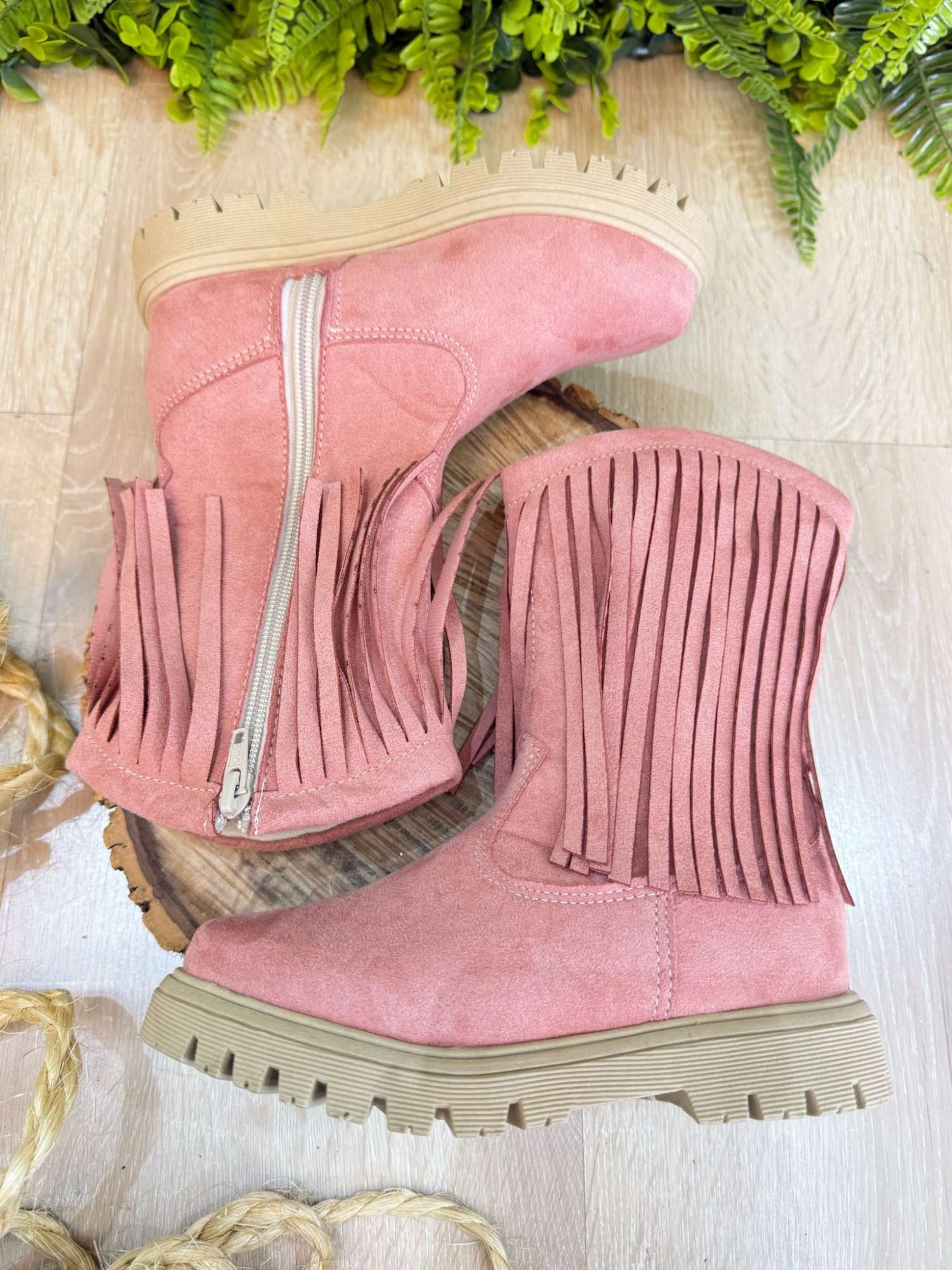 Bota Infantil Rosa em Camurça com Franjas para Estilo e Conforto