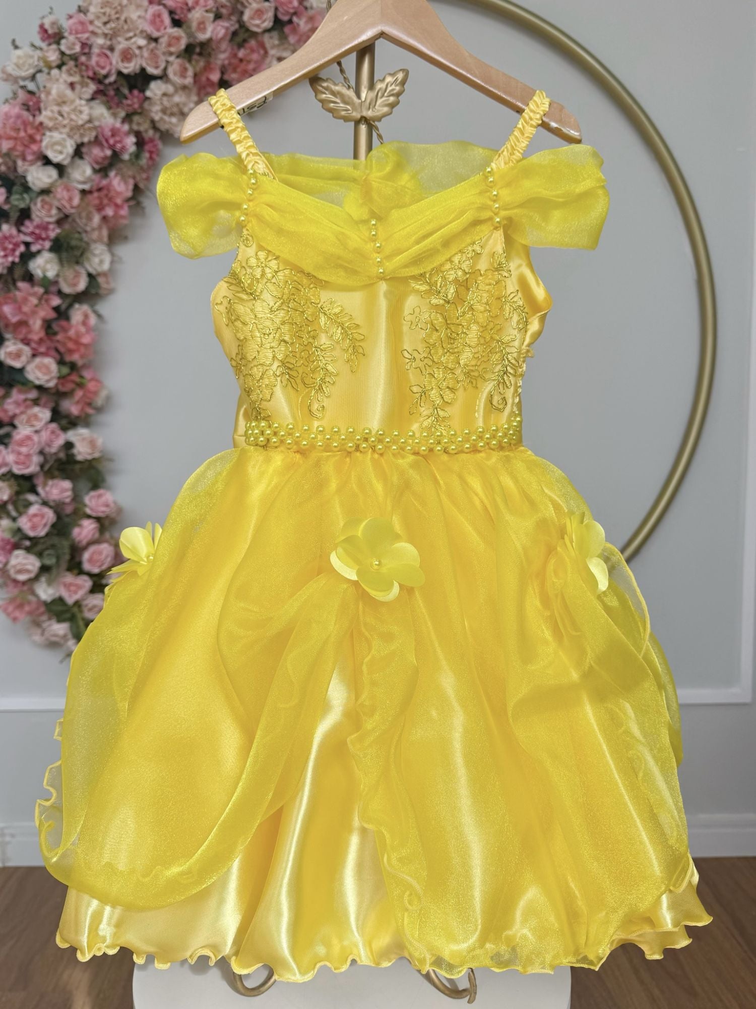 Vestido Infantil Luxuoso em Tecido Acetinado com Renda e Pérolas