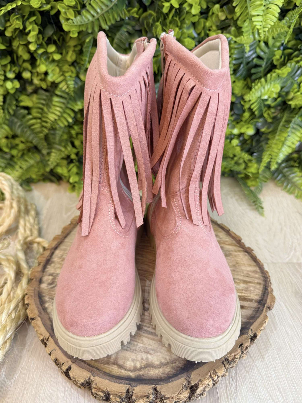 Bota Infantil Rosa em Camurça com Franjas para Estilo e Conforto