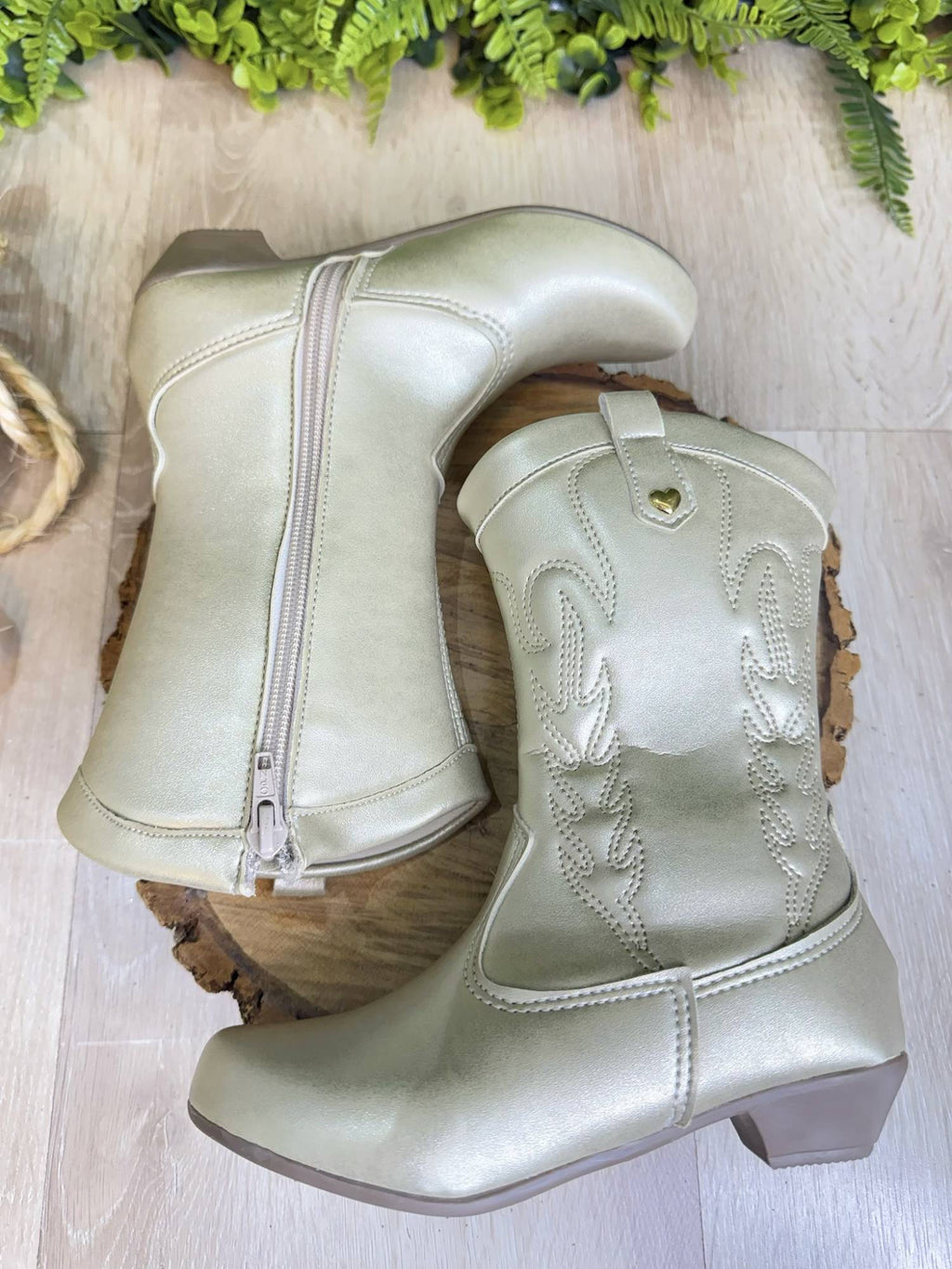 Bota Infantil em Courino para Inverno com Zíper e Salto Dourado