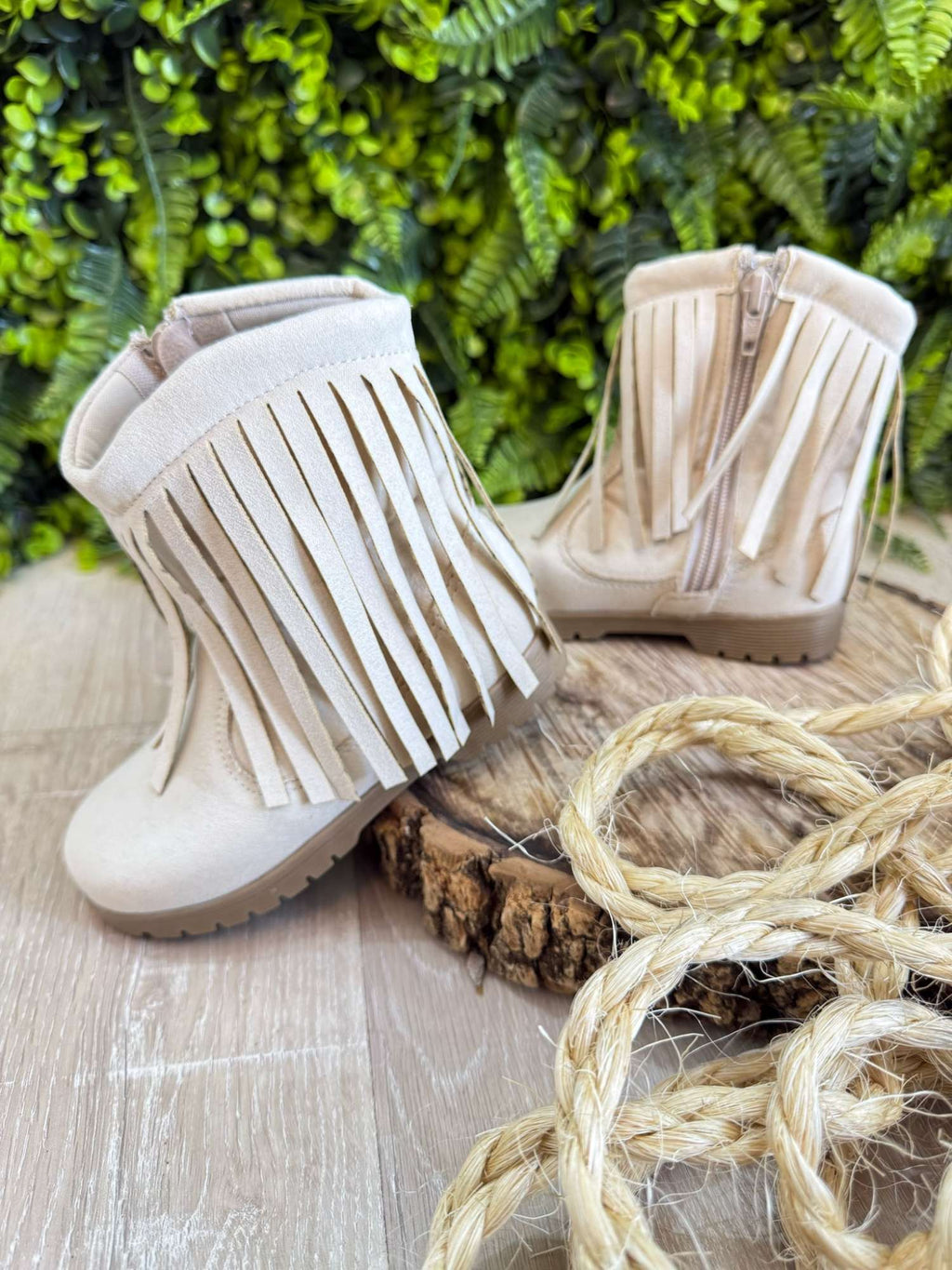 Bota Infantil Camurça Off White Bege Claro com Franjas para Inverno