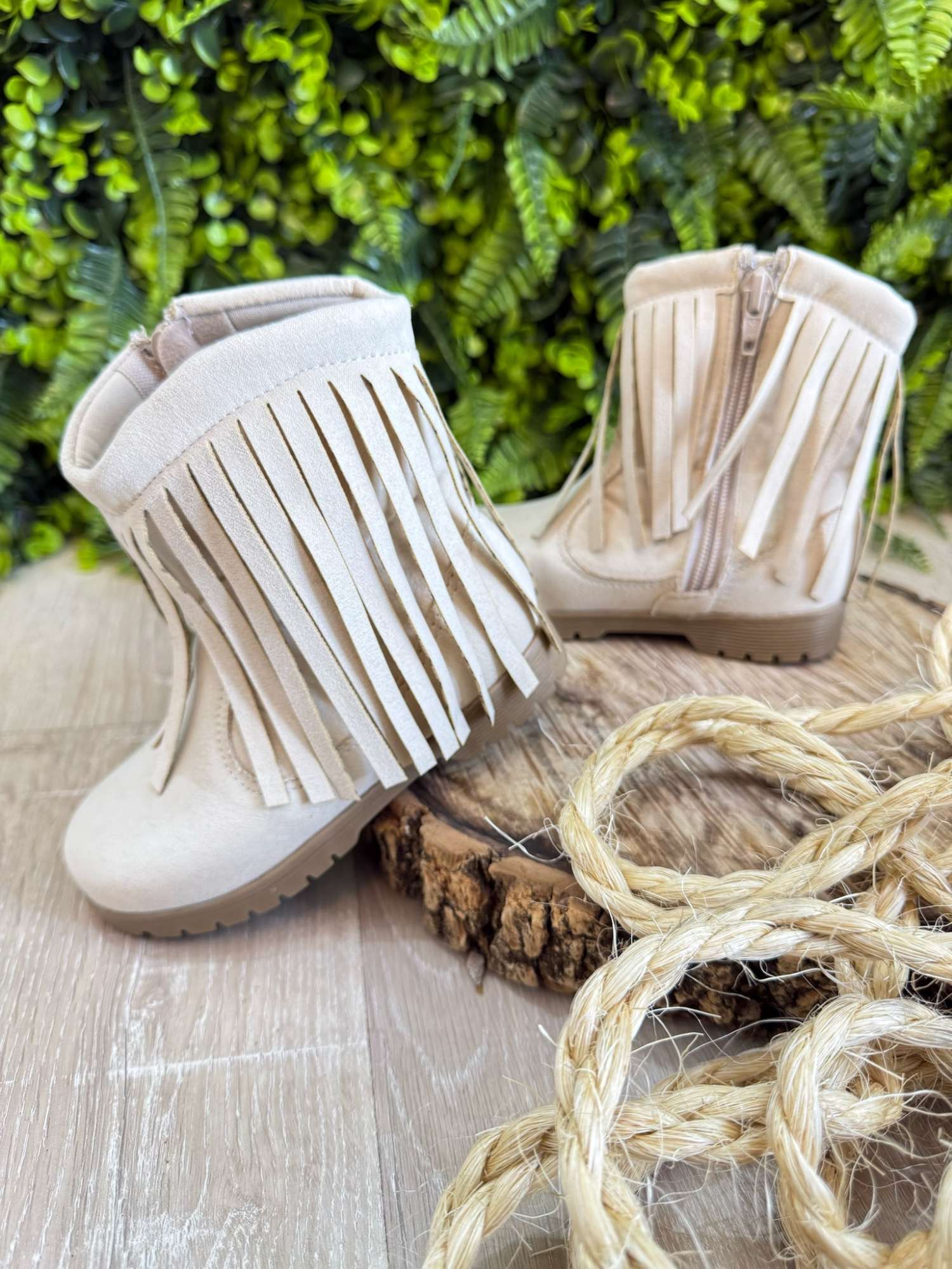 Bota Infantil Camurça Off White Bege Claro com Franjas para Inverno