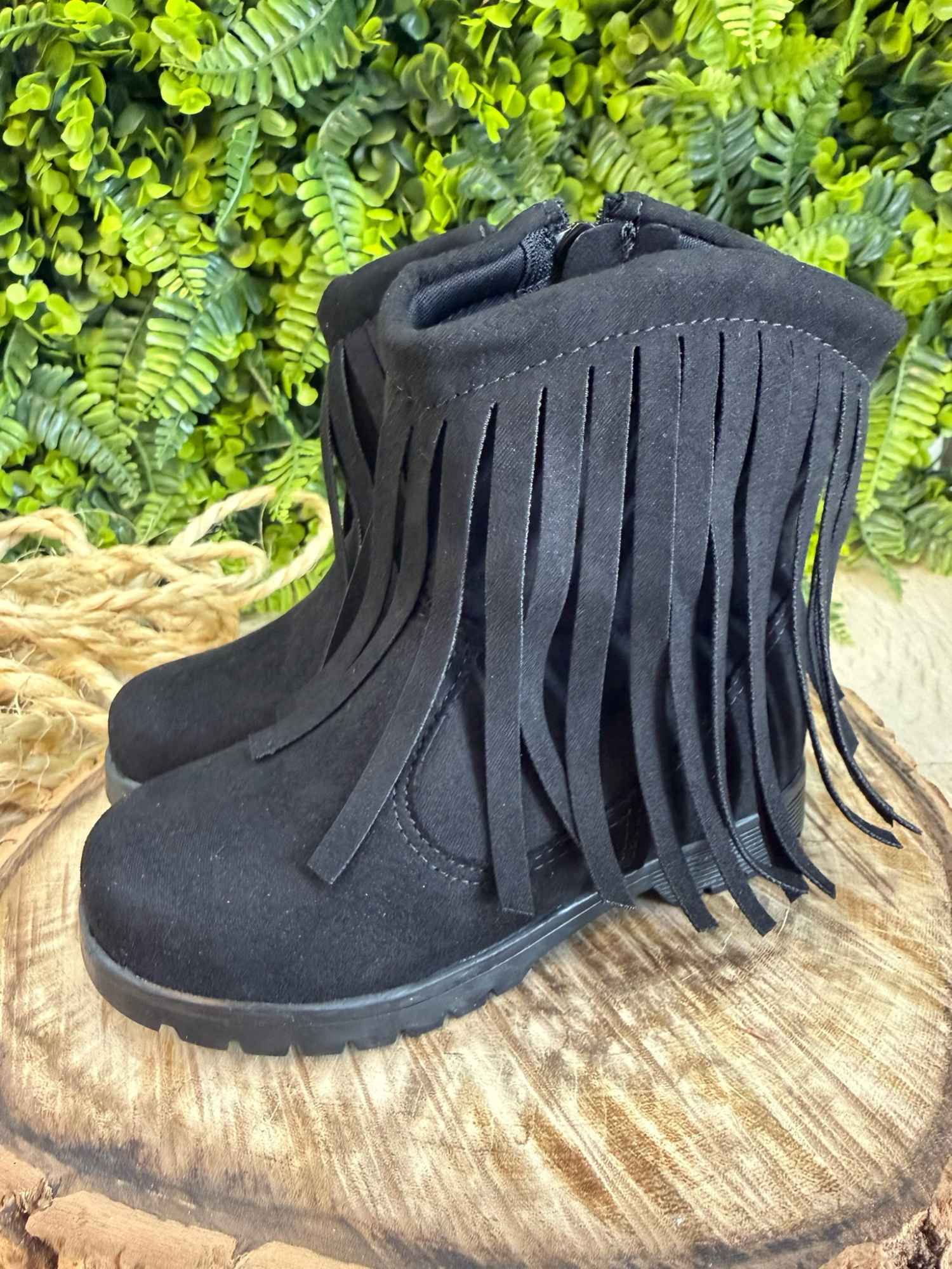Bota Infantil Preta de Camurça com Franjas para Inverno
