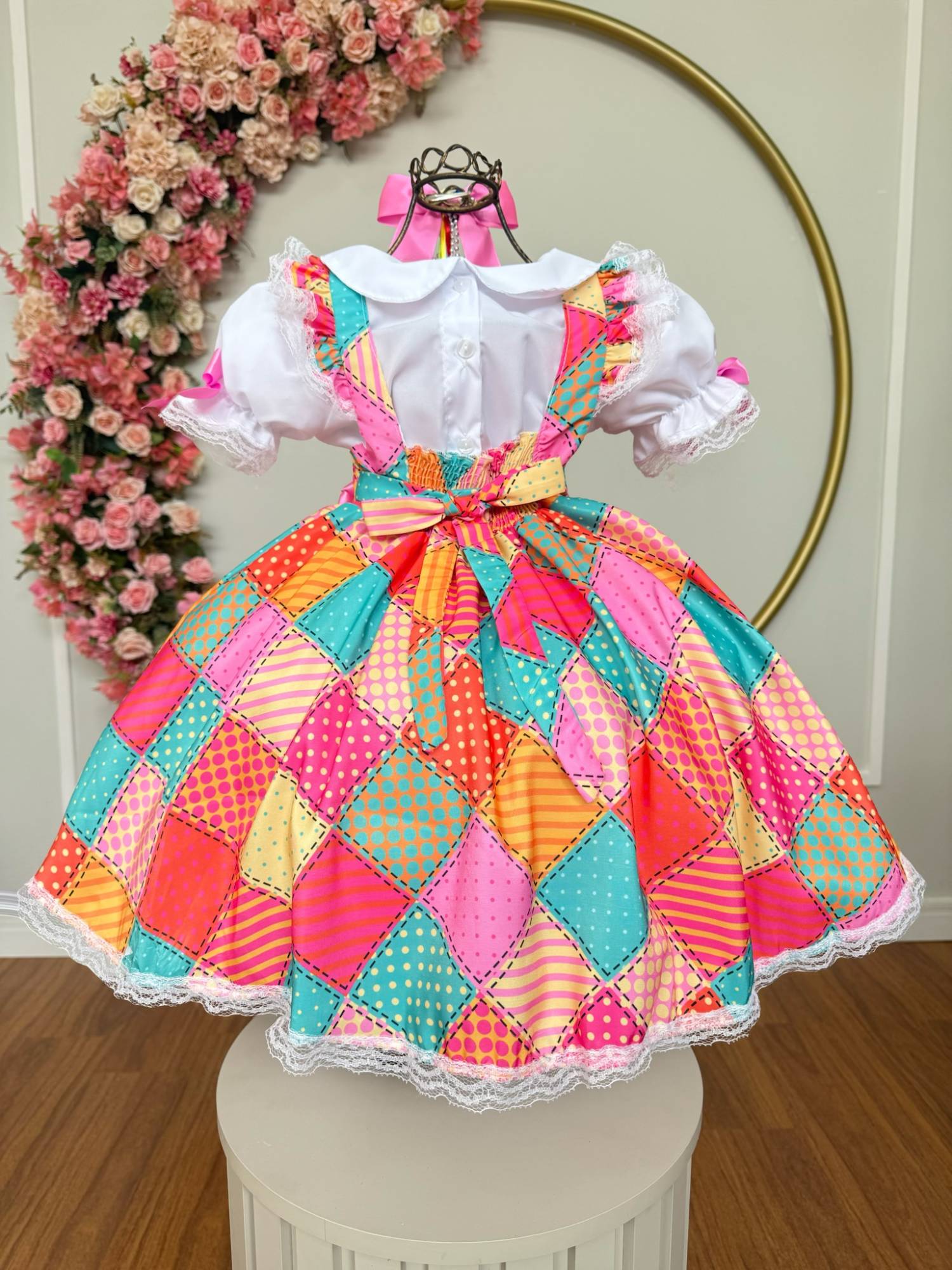 Conjunto Junino para Meninas com Blusa Branca e Saia Xadrez Colorida