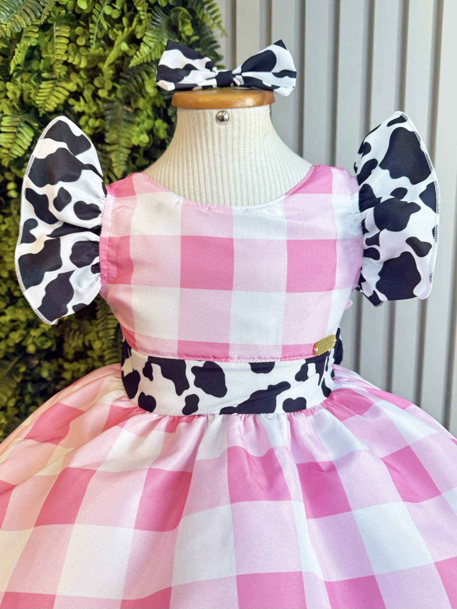 Vestido Infantil Xadrez Branco e Rosa com Estampa de Vaquinha