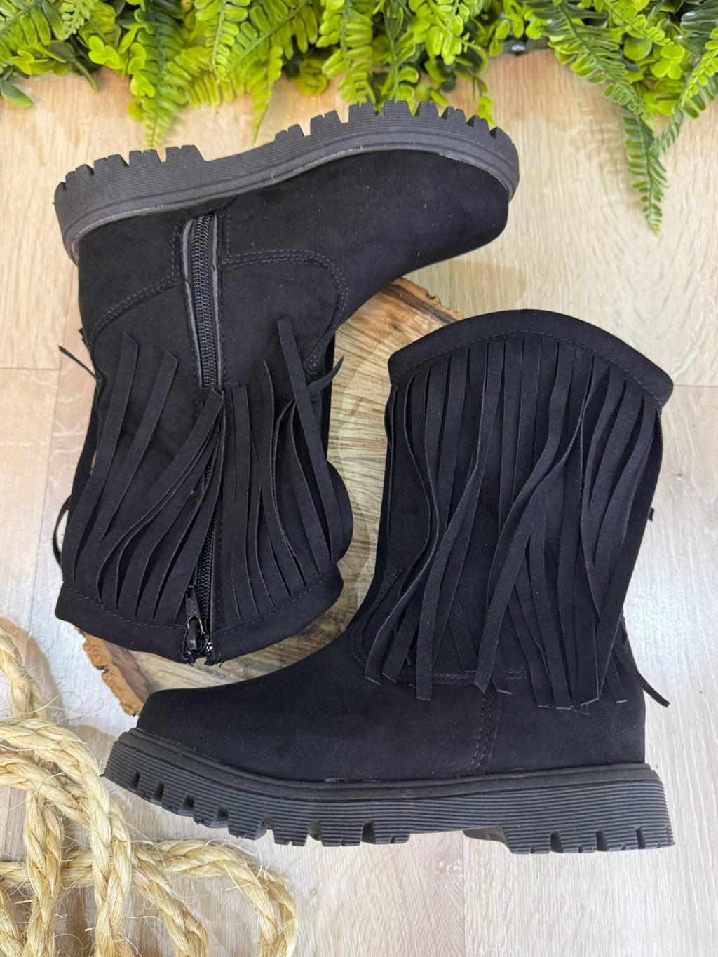 Bota Infantil Preta de Camurça com Franjas para Inverno