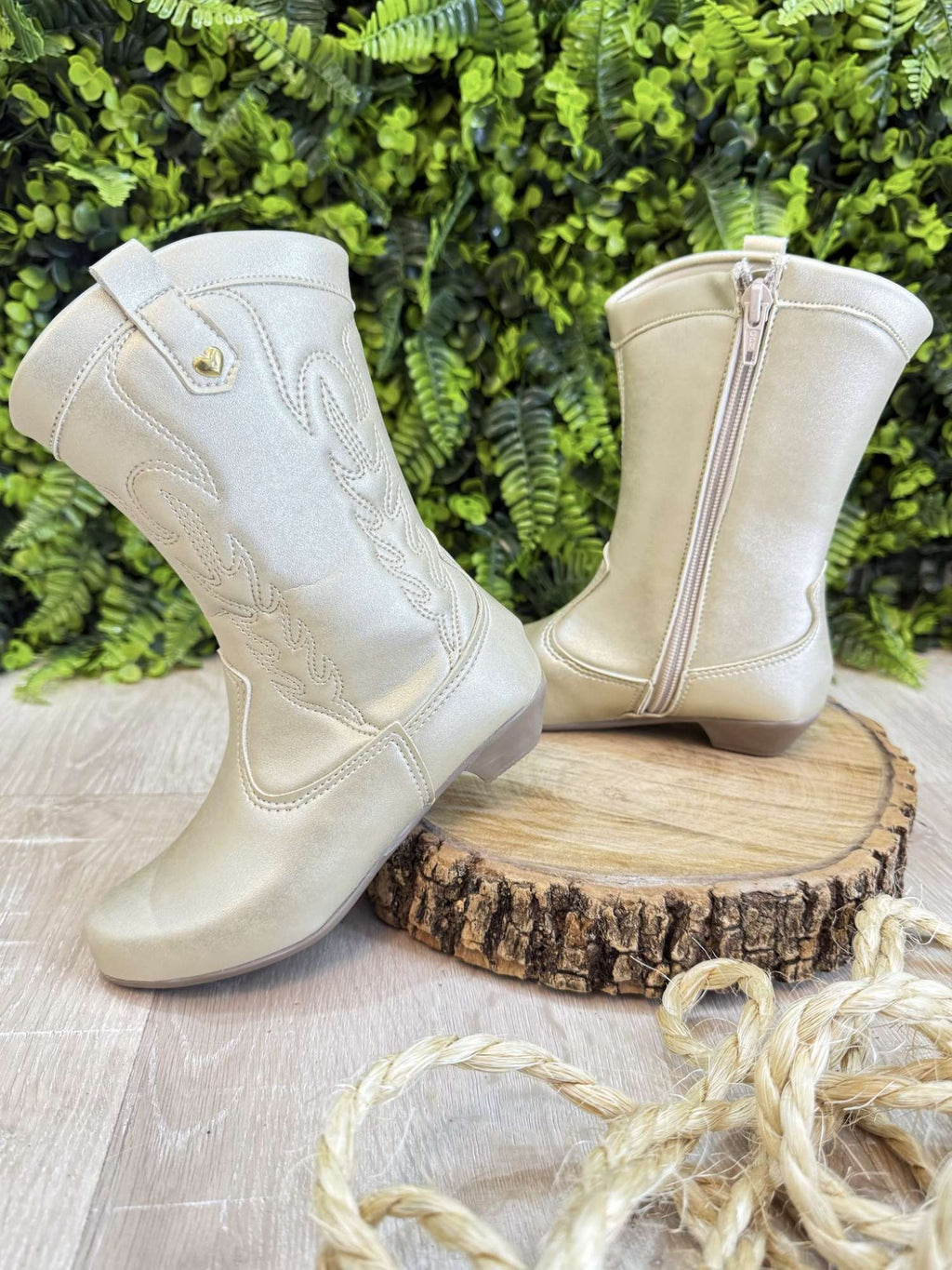 Bota Infantil em Courino para Inverno com Zíper e Salto Dourado