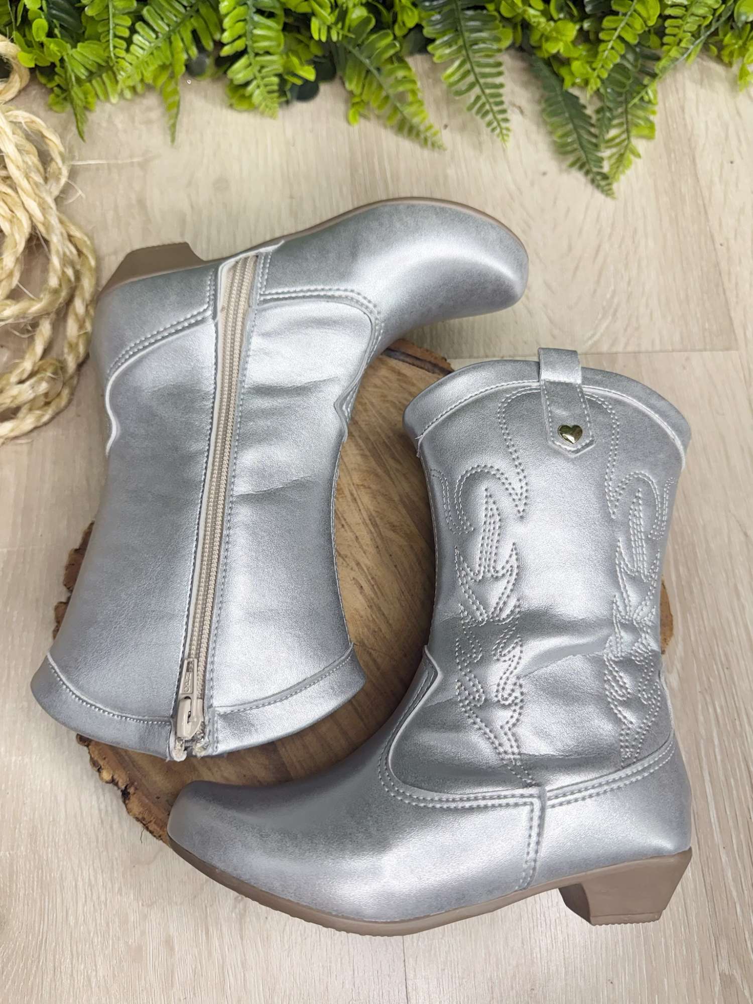 Bota Infantil em Courino para Inverno com Zíper e Salto Prata