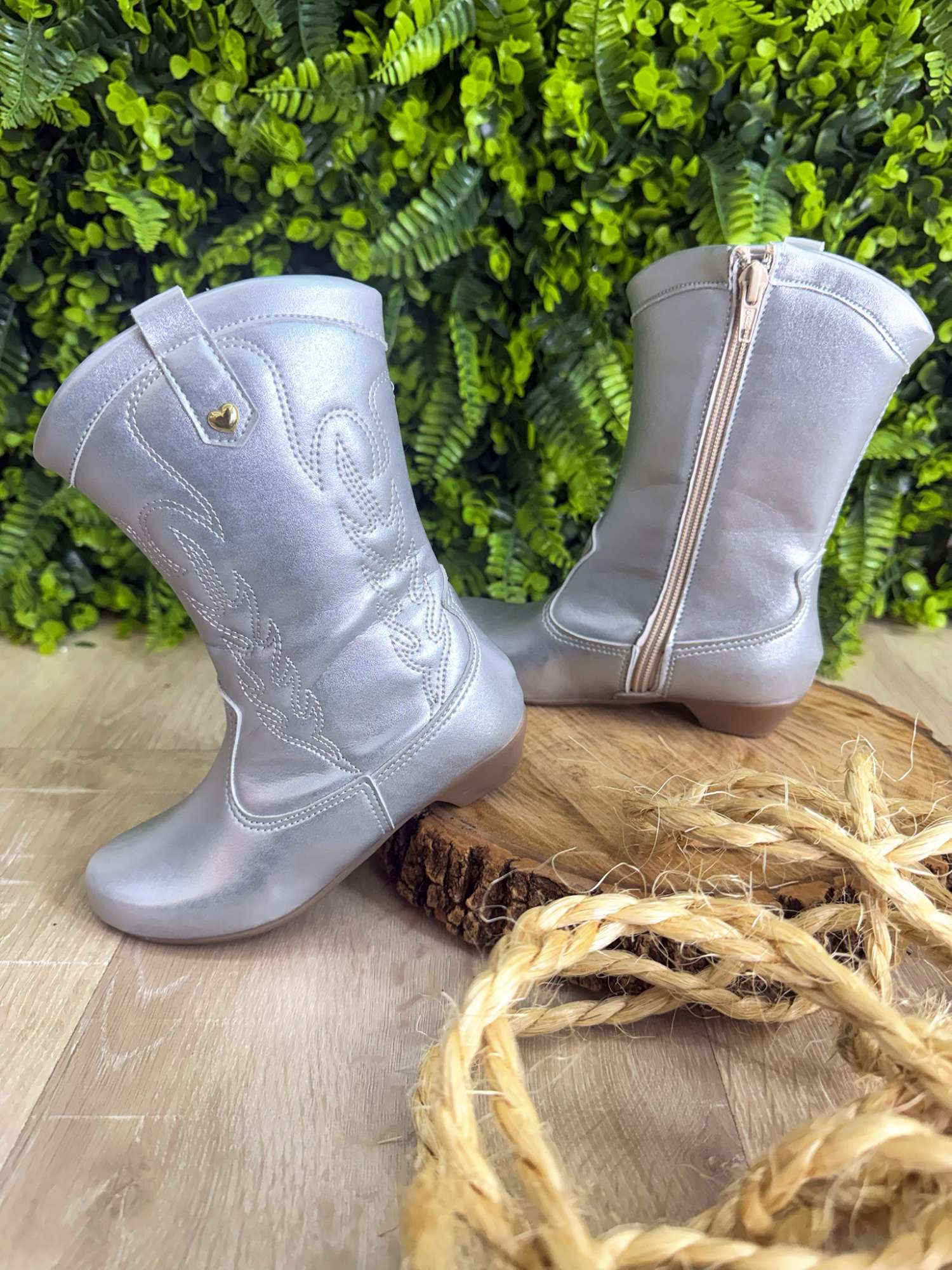 Bota Infantil em Courino para Inverno com Zíper e Salto Prata
