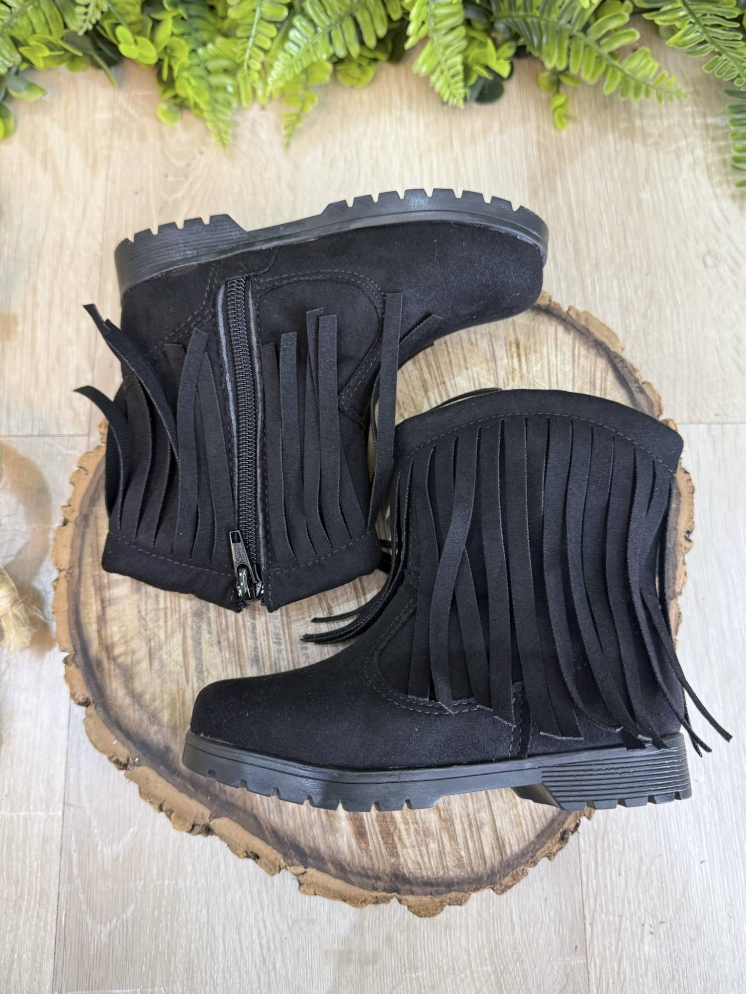 Bota Infantil Preta de Camurça com Franjas para Inverno