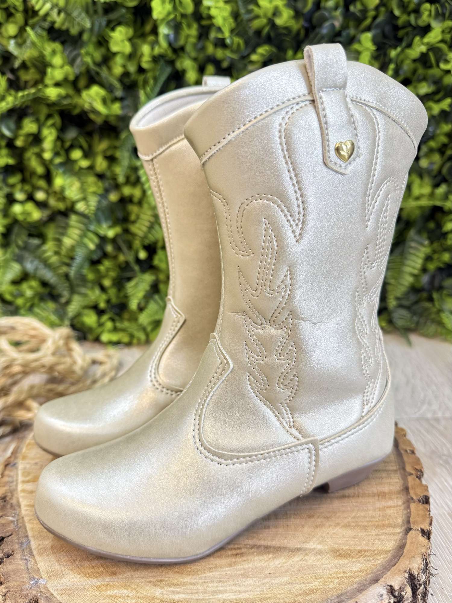 Bota Infantil em Courino para Inverno com Zíper e Salto Dourado