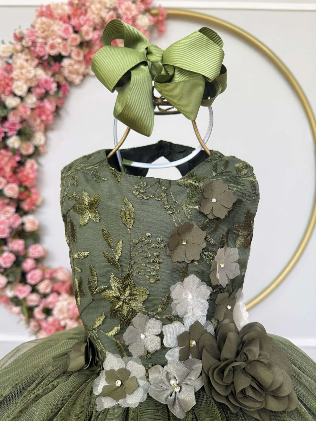 Vestido Infantil Verde com Renda e Aplique de Flores para Damas