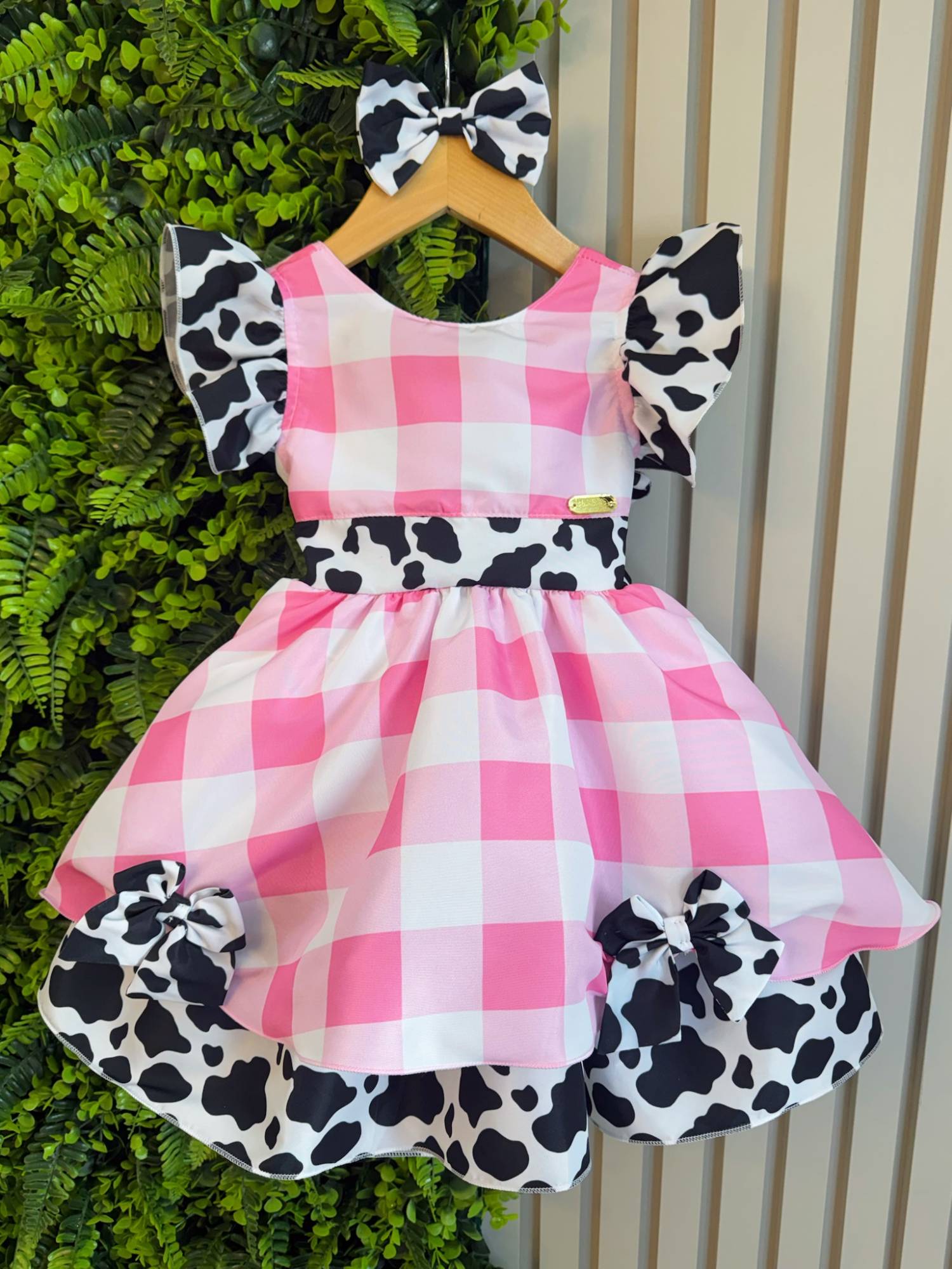 Vestido Infantil Xadrez Branco e Rosa com Estampa de Vaquinha