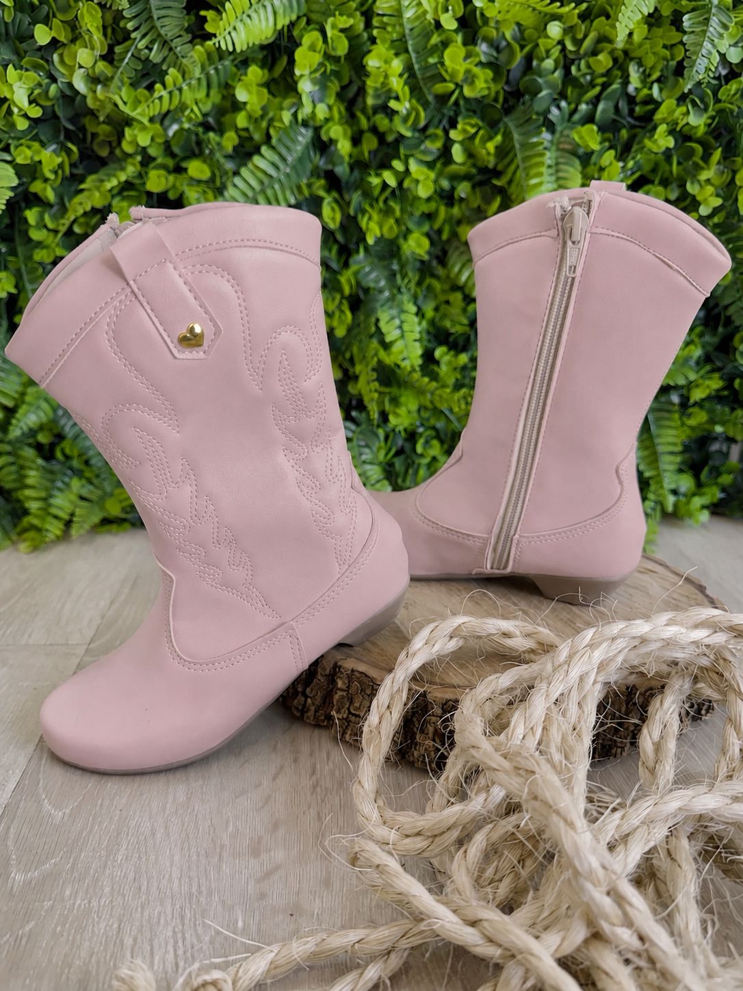 Bota Infantil Rosa em Courino com Zíper e Salto para Inverno