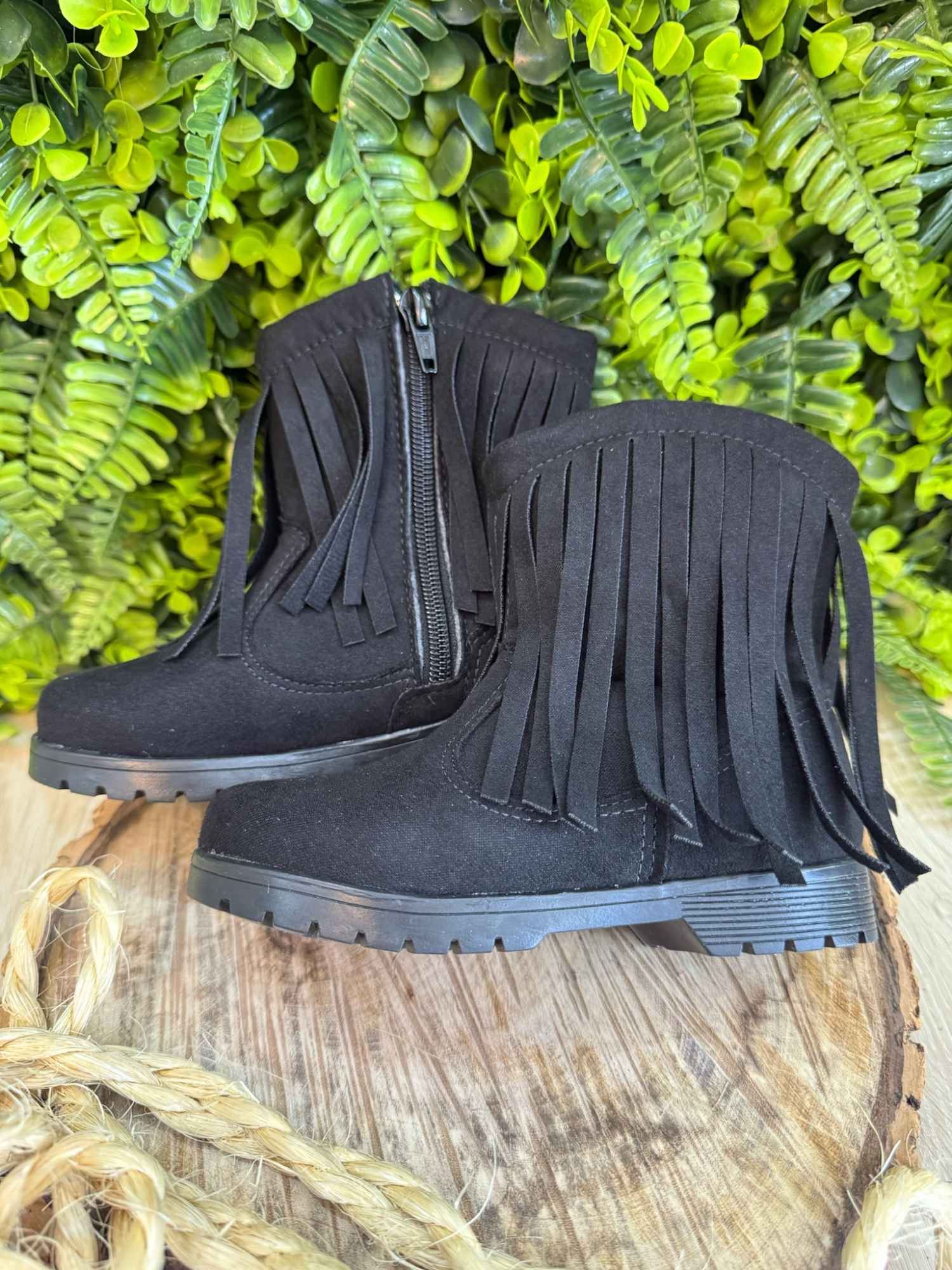 Bota Infantil Preta de Camurça com Franjas para Inverno
