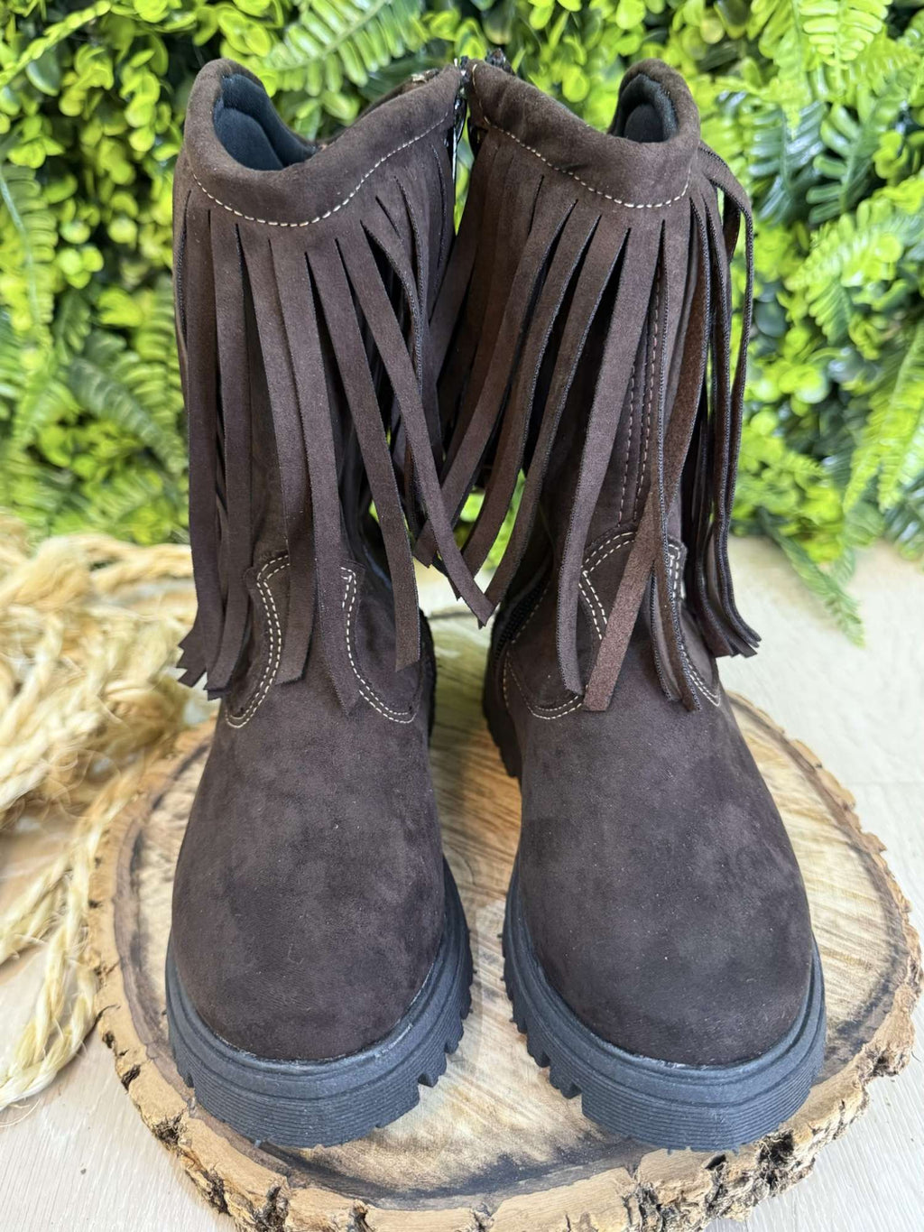Bota Infantil em Camurça Marrom Café com Franjas para Estilo e Conforto