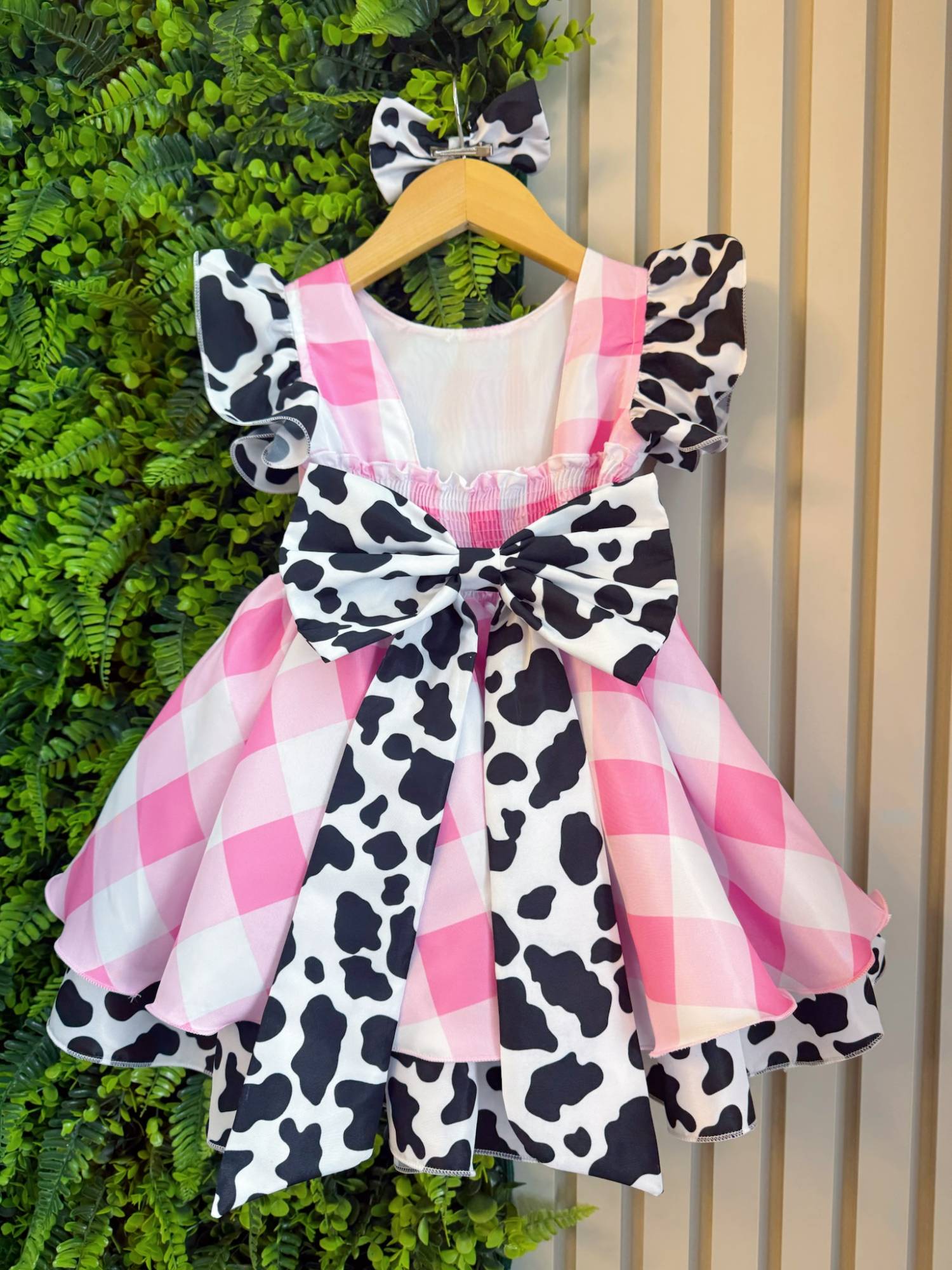 Vestido Infantil Xadrez Branco e Rosa com Estampa de Vaquinha