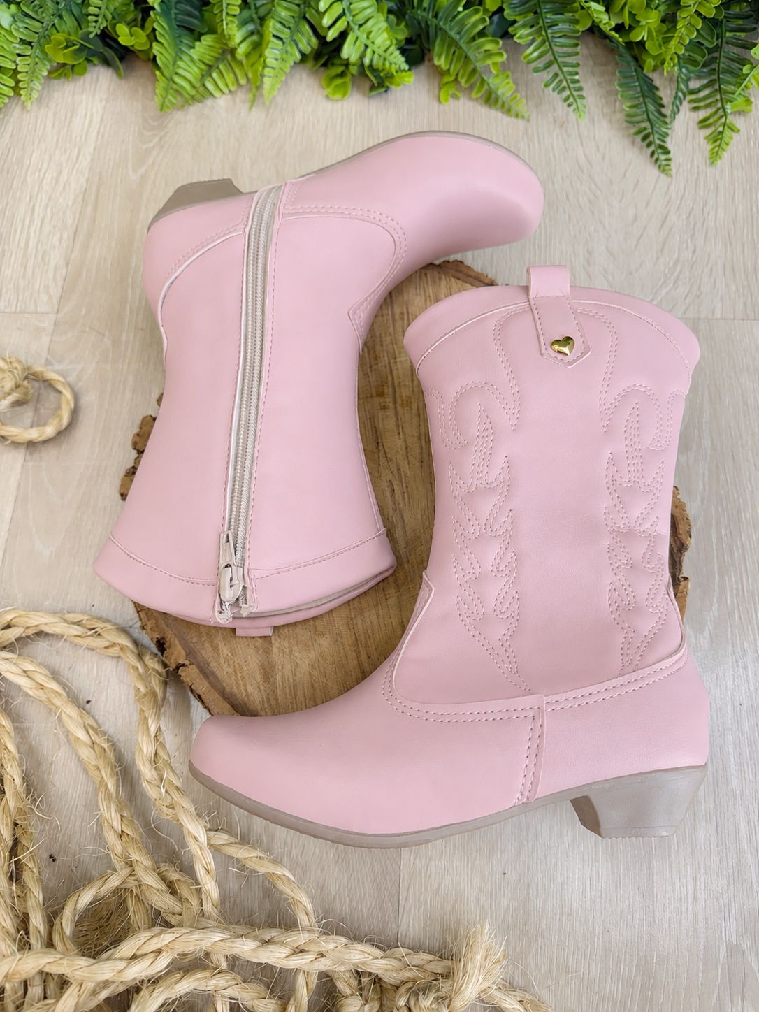 Bota Infantil Rosa em Courino com Zíper e Salto para Inverno