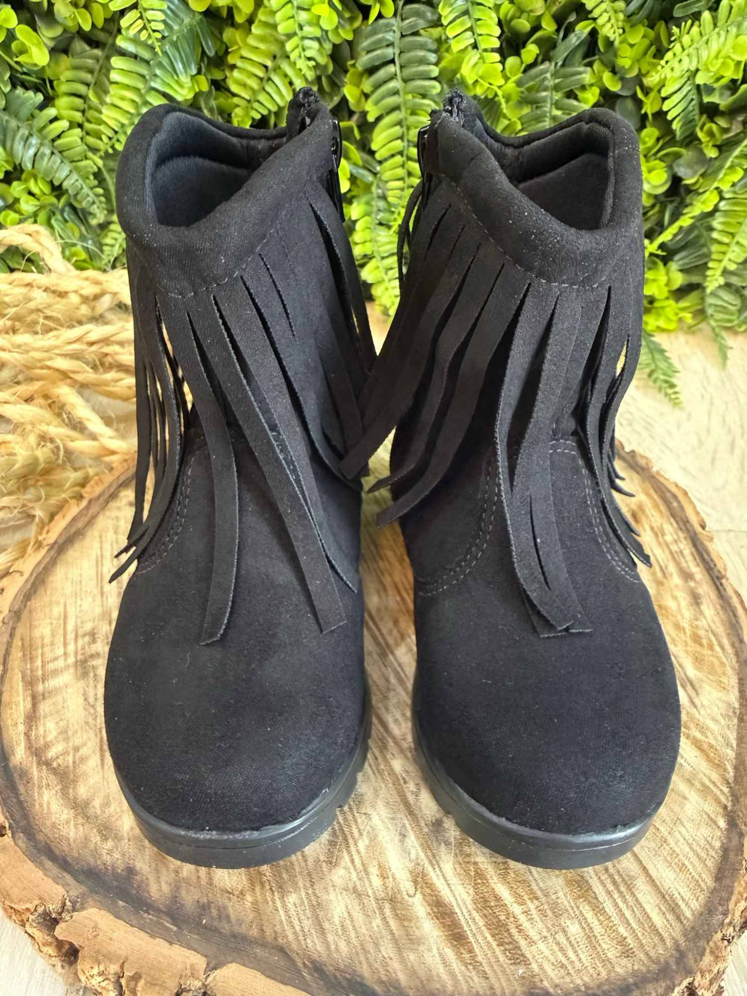 Bota Infantil Preta de Camurça com Franjas para Inverno