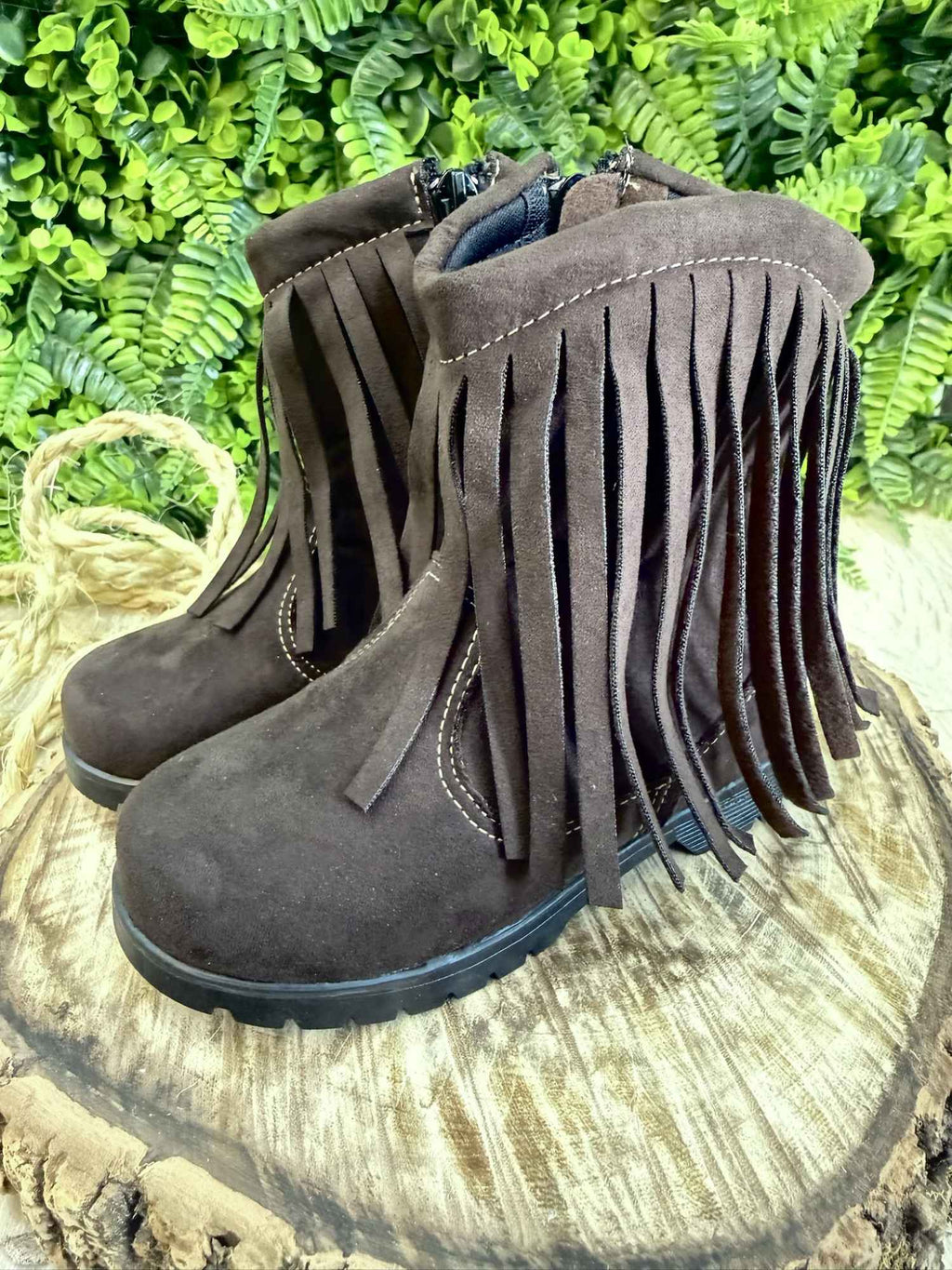 Bota Infantil em Camurça Marrom Café com Franjas para Estilo e Conforto