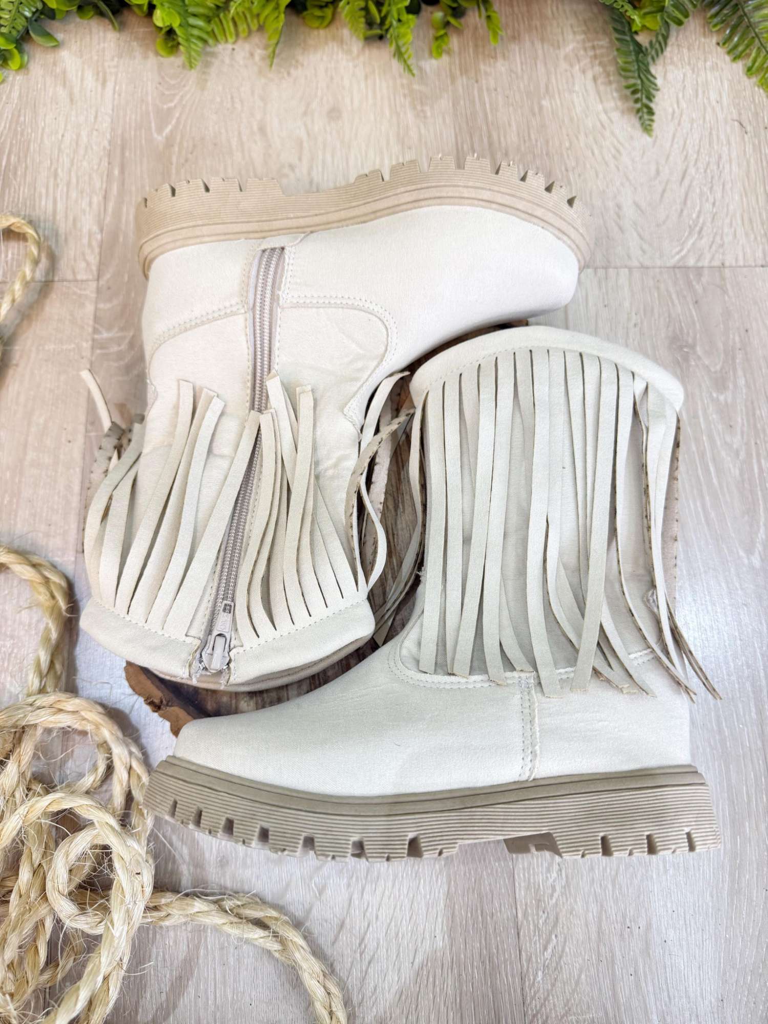 Bota Infantil Camurça Off White Bege Claro com Franjas para Inverno