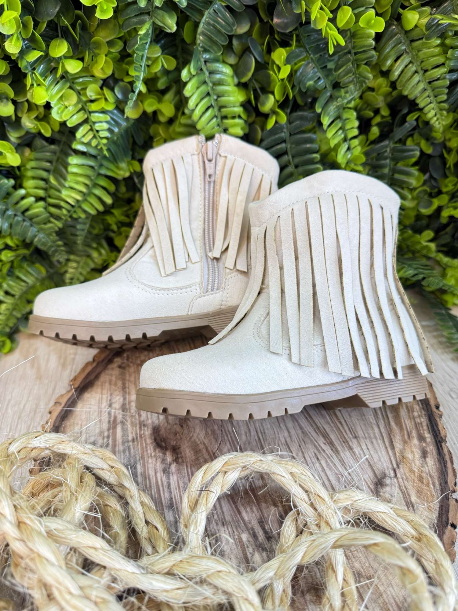 Bota Infantil Camurça Off White Bege Claro com Franjas para Inverno