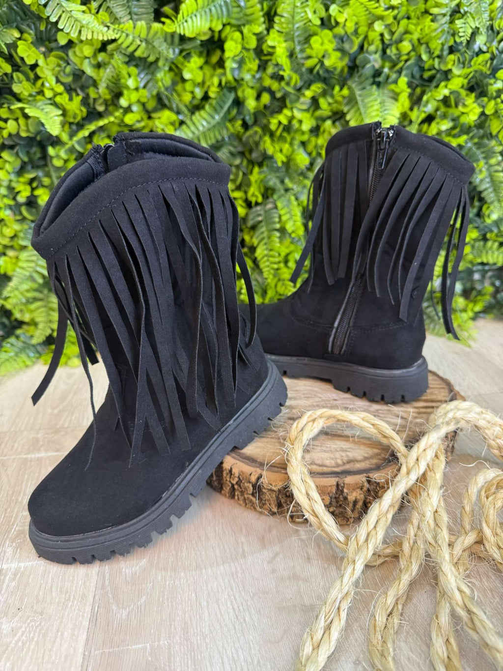 Bota Infantil Preta de Camurça com Franjas para Inverno