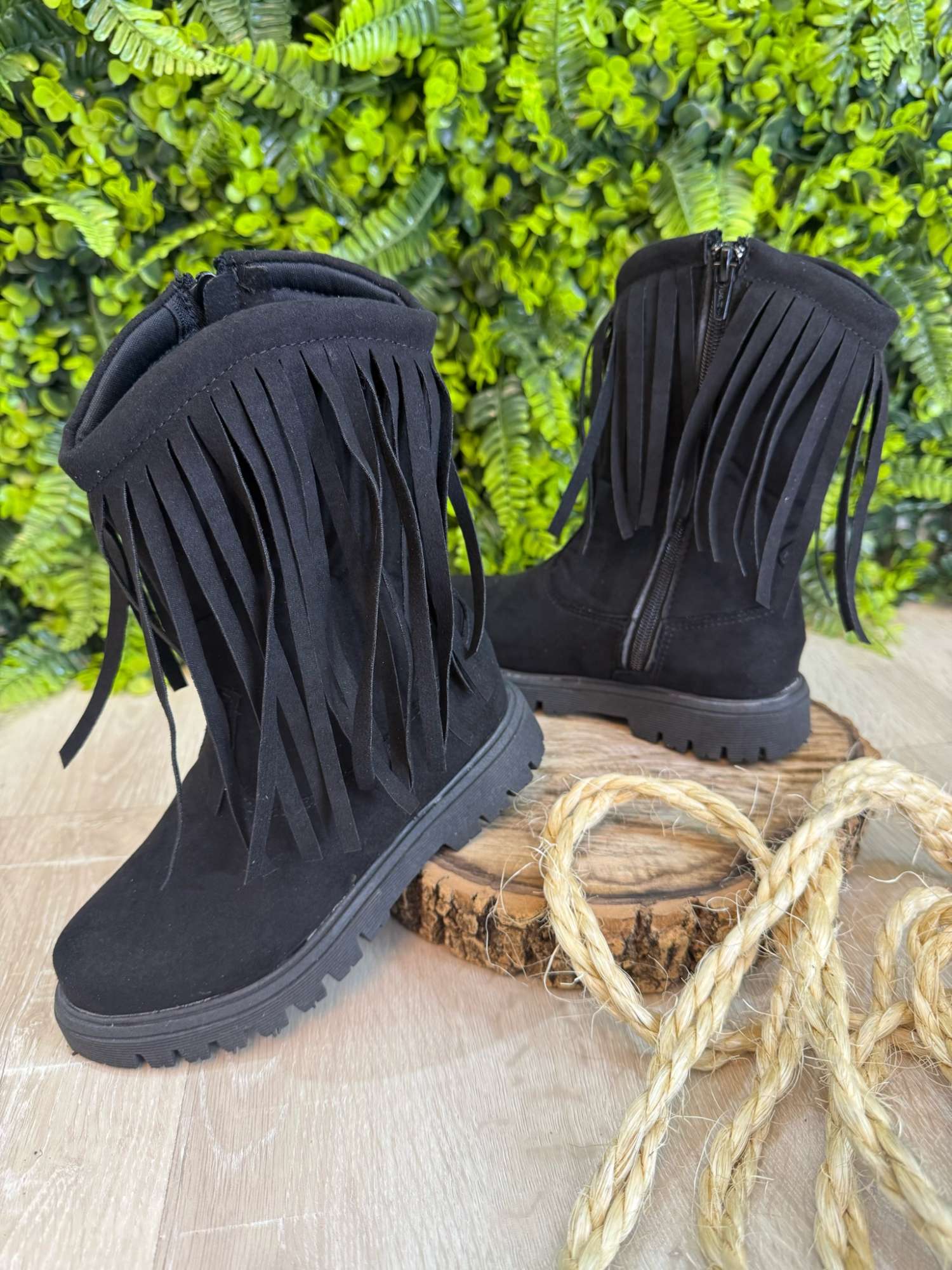 Bota Infantil Preta de Camurça com Franjas para Inverno