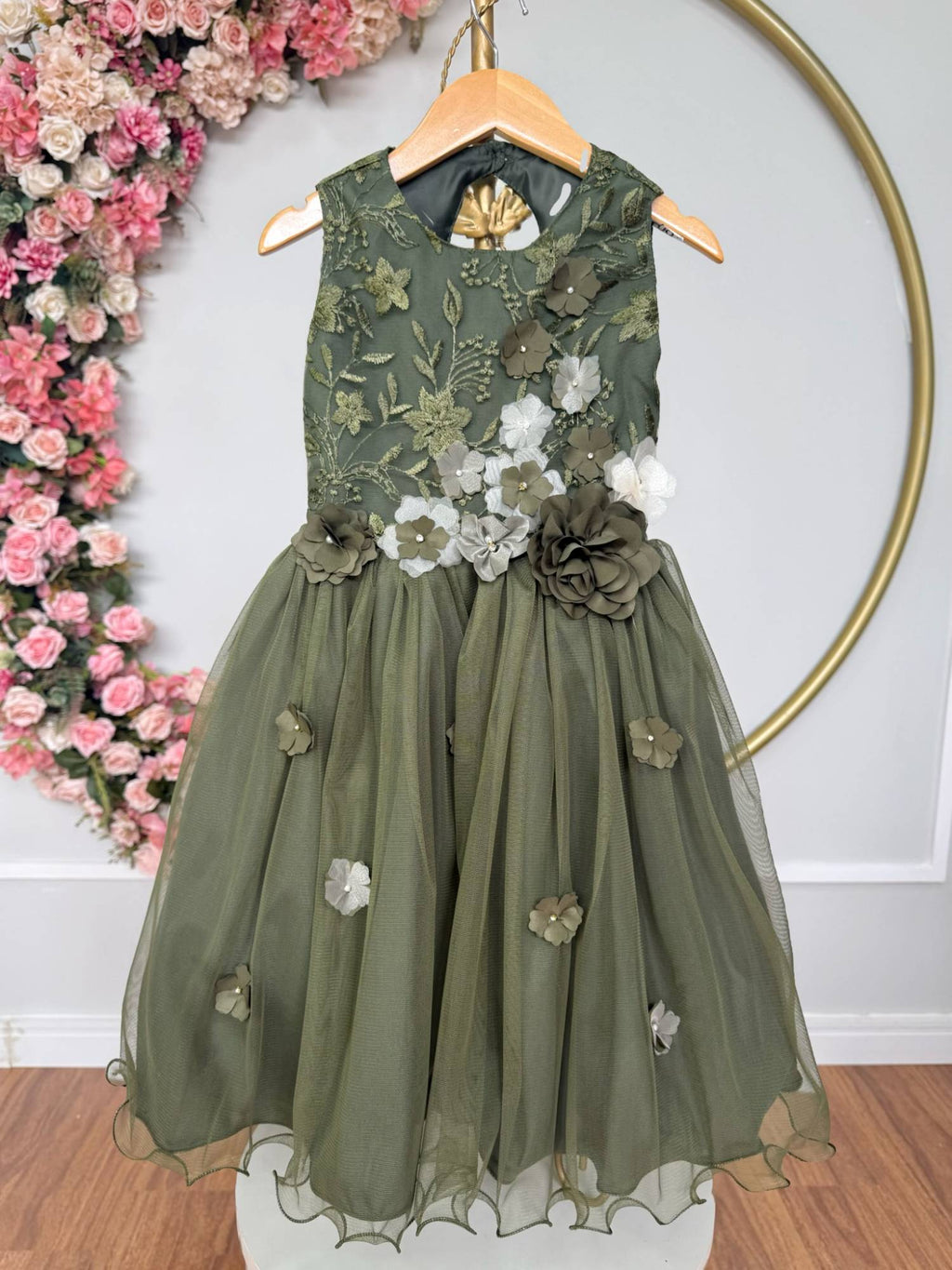 Vestido Infantil Verde com Renda e Aplique de Flores para Damas