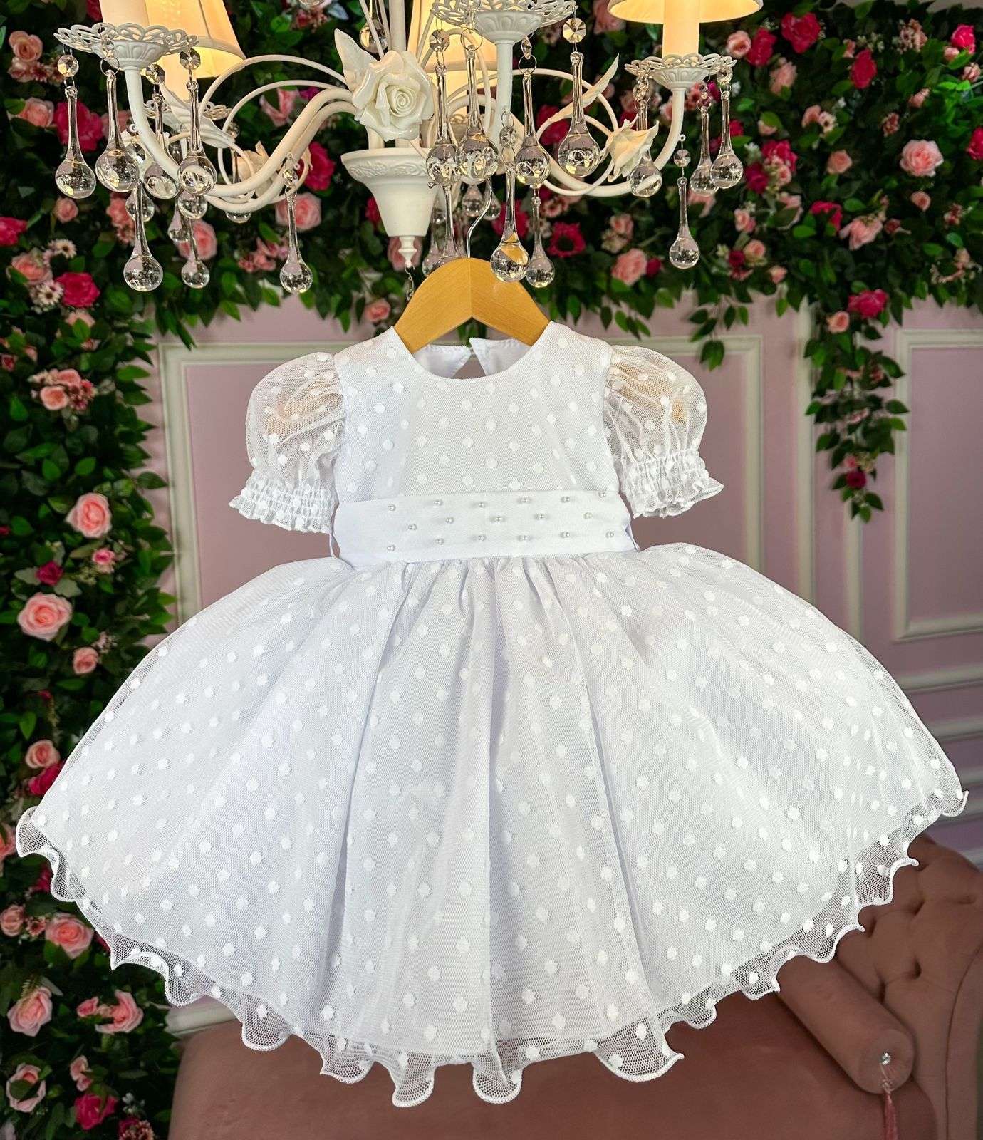Vestido Branco de Bolinhas com Forro em Poliéster e Algodão