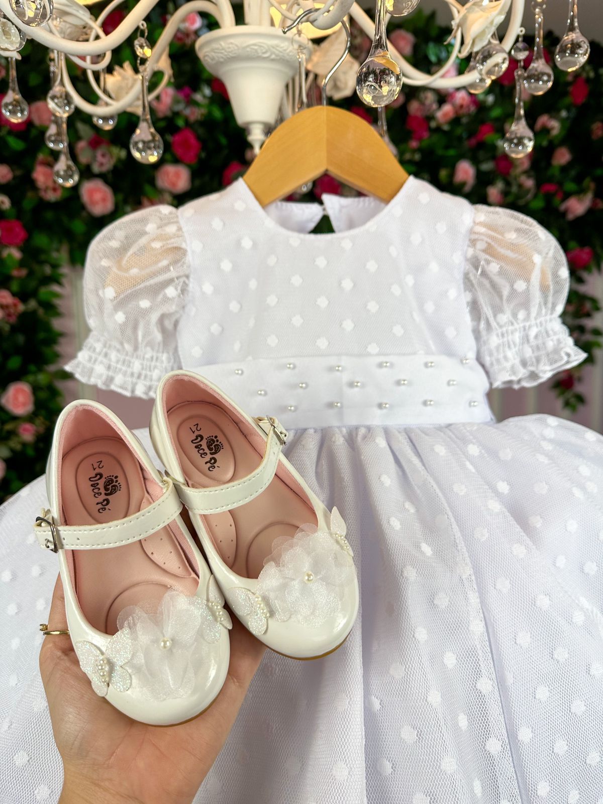 Vestido Branco de Bolinhas com Forro em Poliéster e Algodão