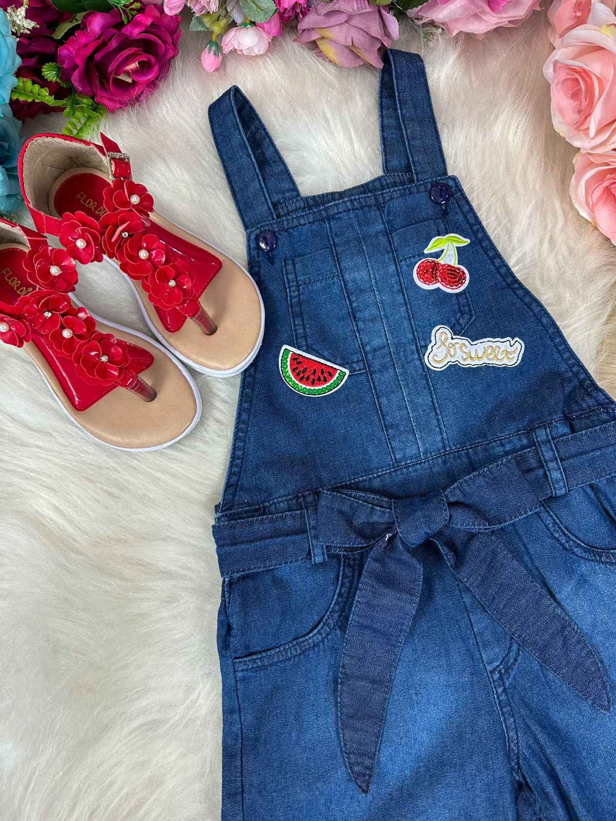 Jardineira Jeans Frutinhas Infantil