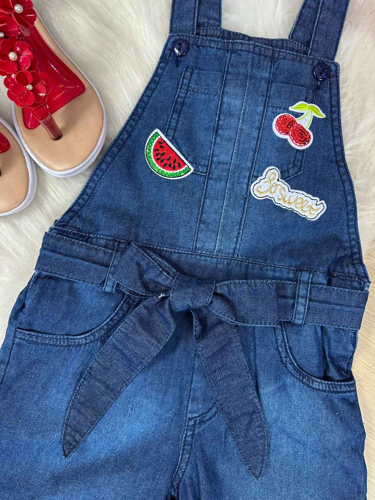Jardineira Jeans Frutinhas Infantil