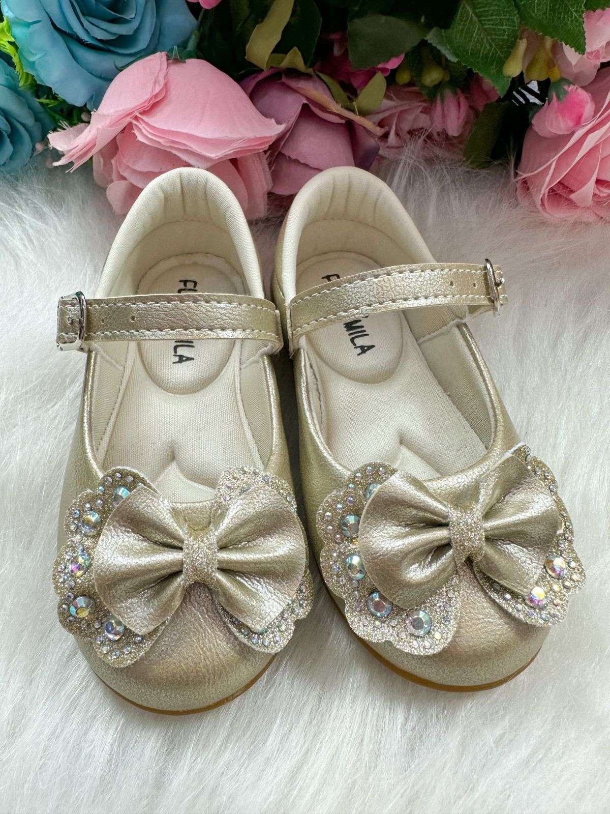 Sapatilha Dourada com Lacinho e Strass para Meninas