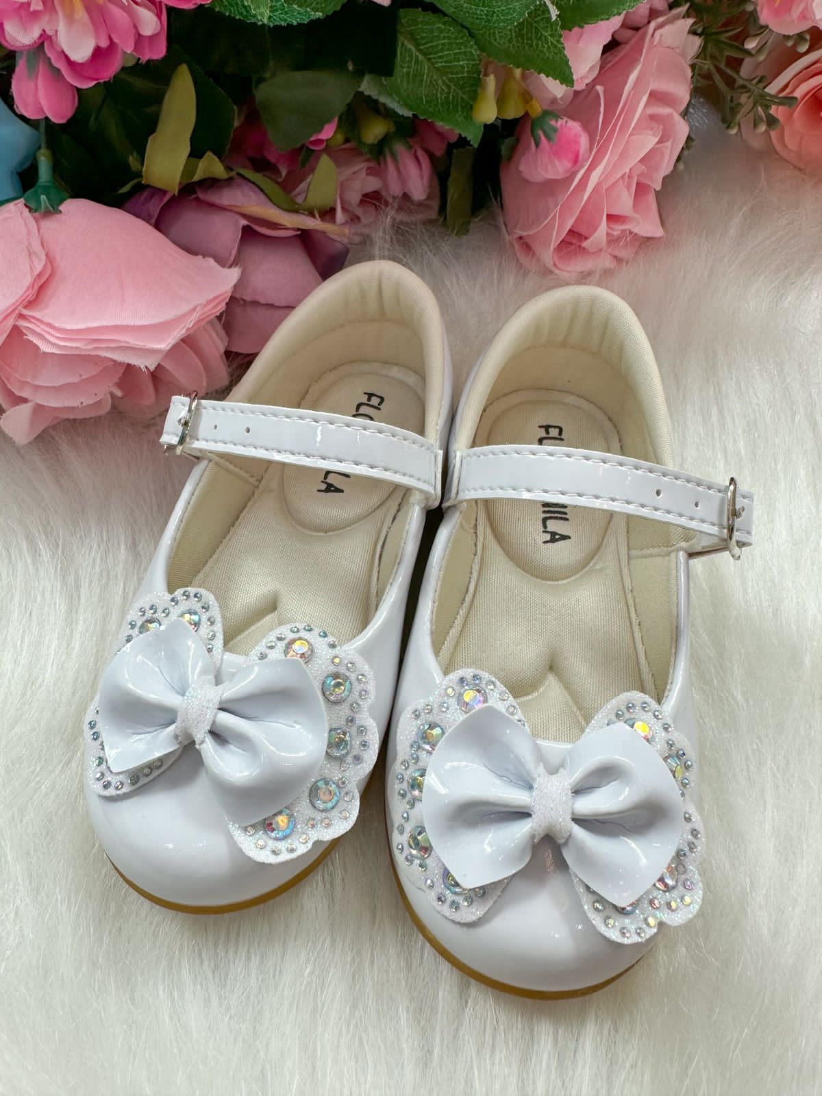 Sapatilha Baby Branca com Lacinho e Strass para Daminhas