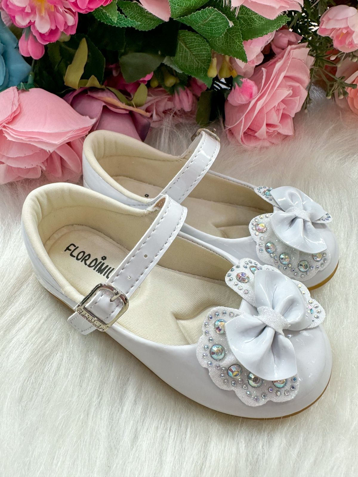 Sapatilha Baby Branca com Lacinho e Strass para Daminhas
