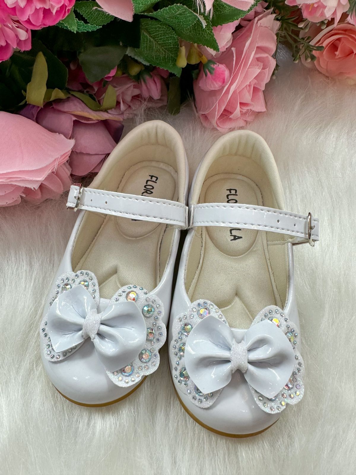 Sapatilha Baby Branca com Lacinho e Strass para Daminhas
