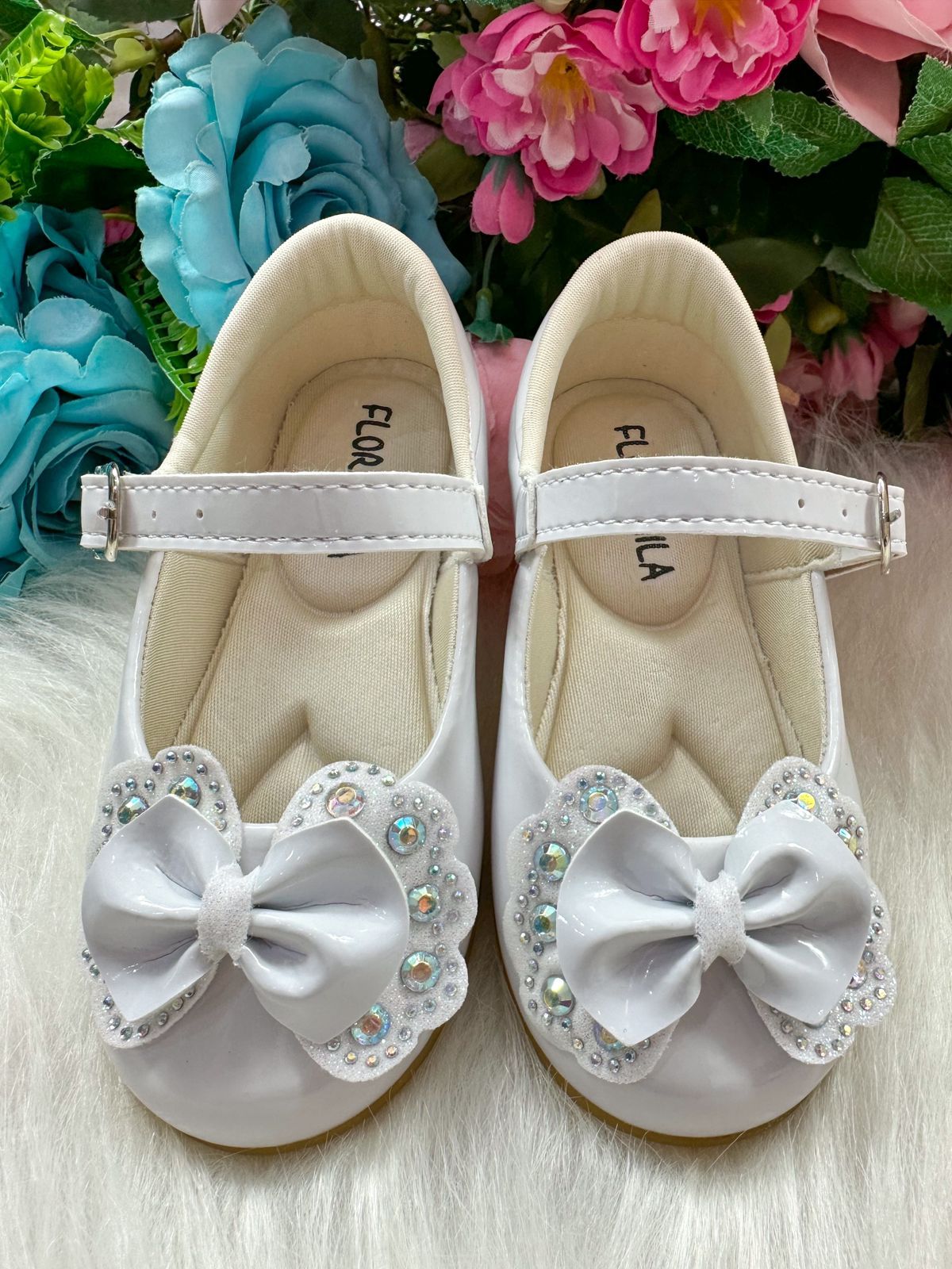 Sapatilha Baby Branca com Lacinho e Strass para Daminhas