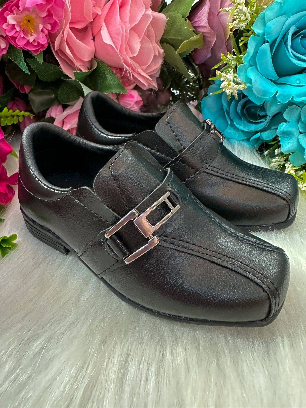 Sapato Social Preto Fosco para Crianças Confortável e Estiloso