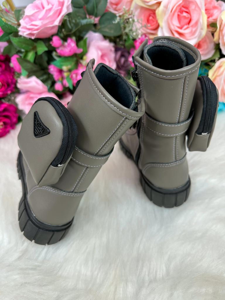 Bota Infantil Onix com Bolsinha para Estilo e Conforto