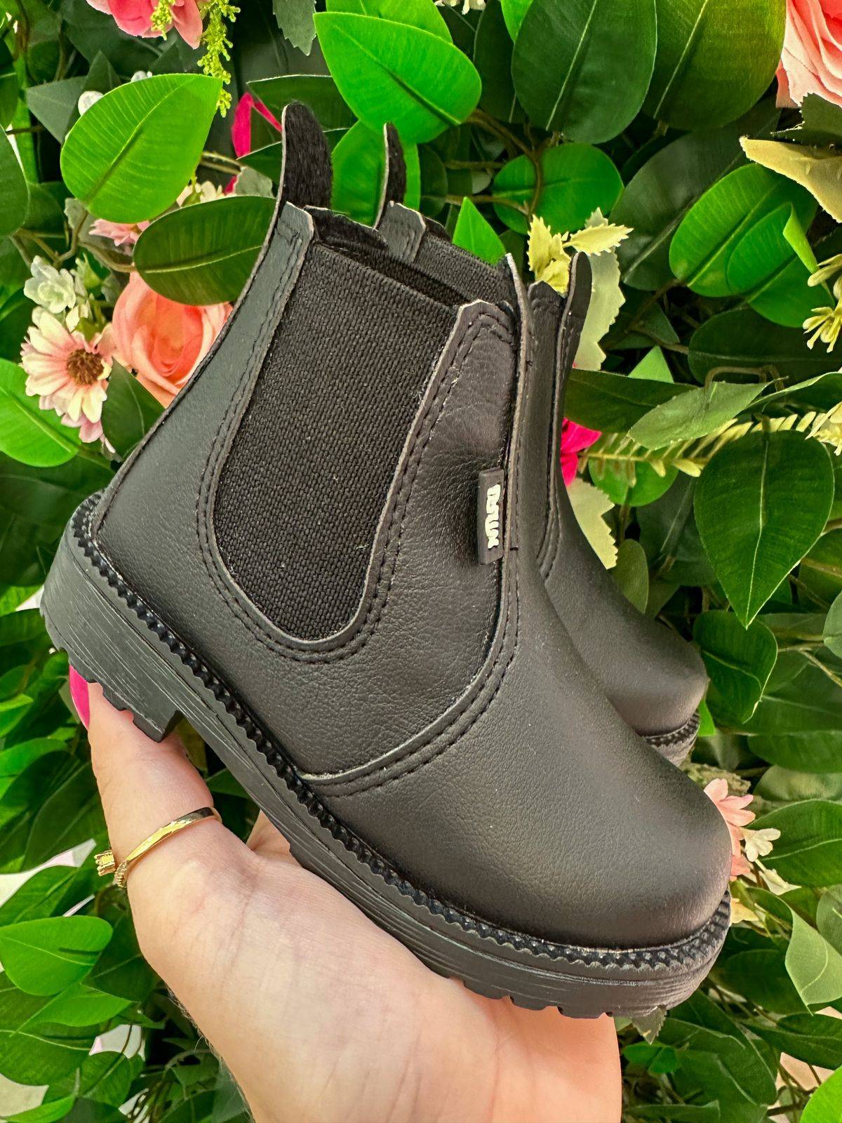 Bota Infantil Confortável em Preto