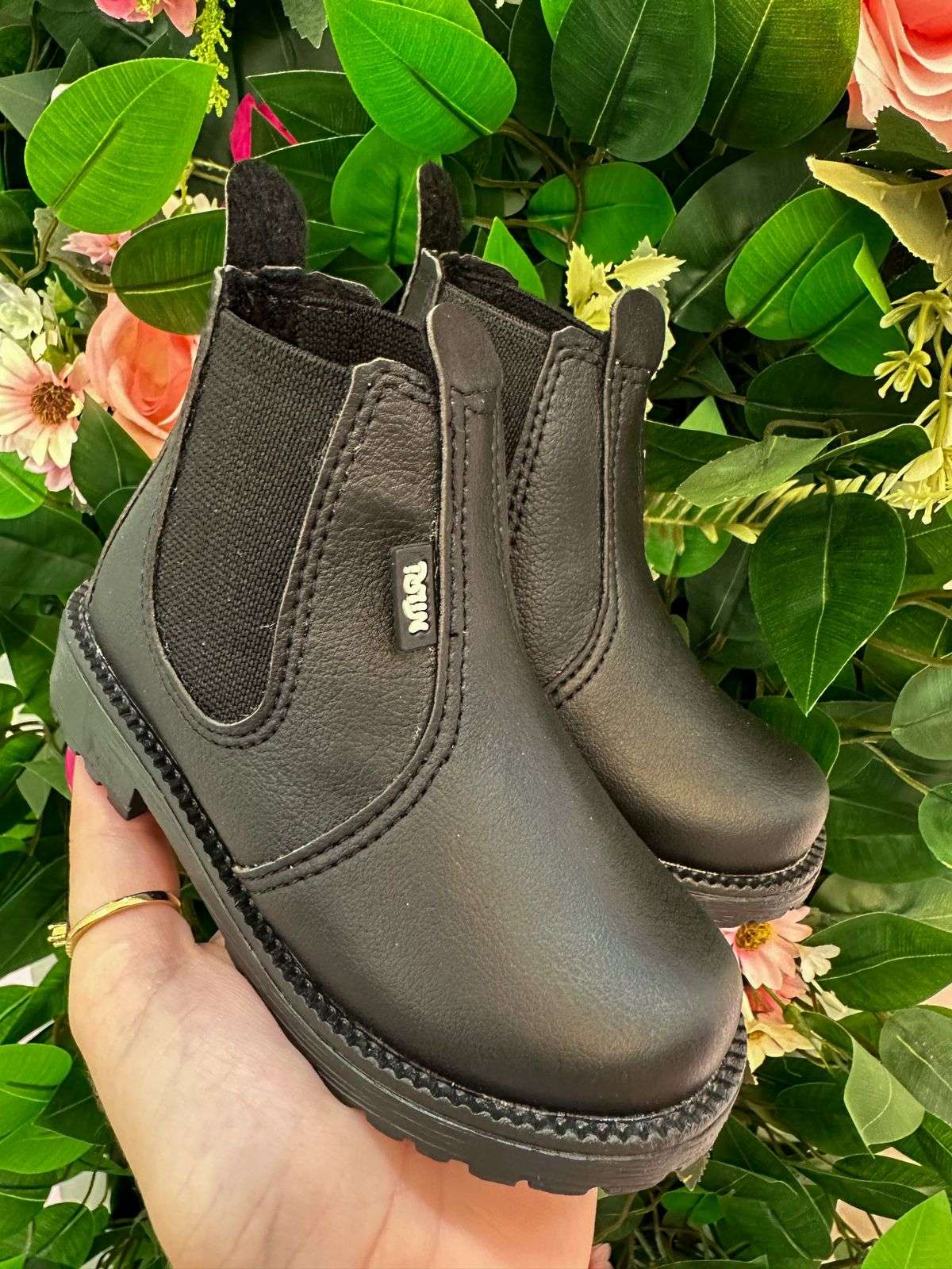 Bota Infantil Confortável em Preto
