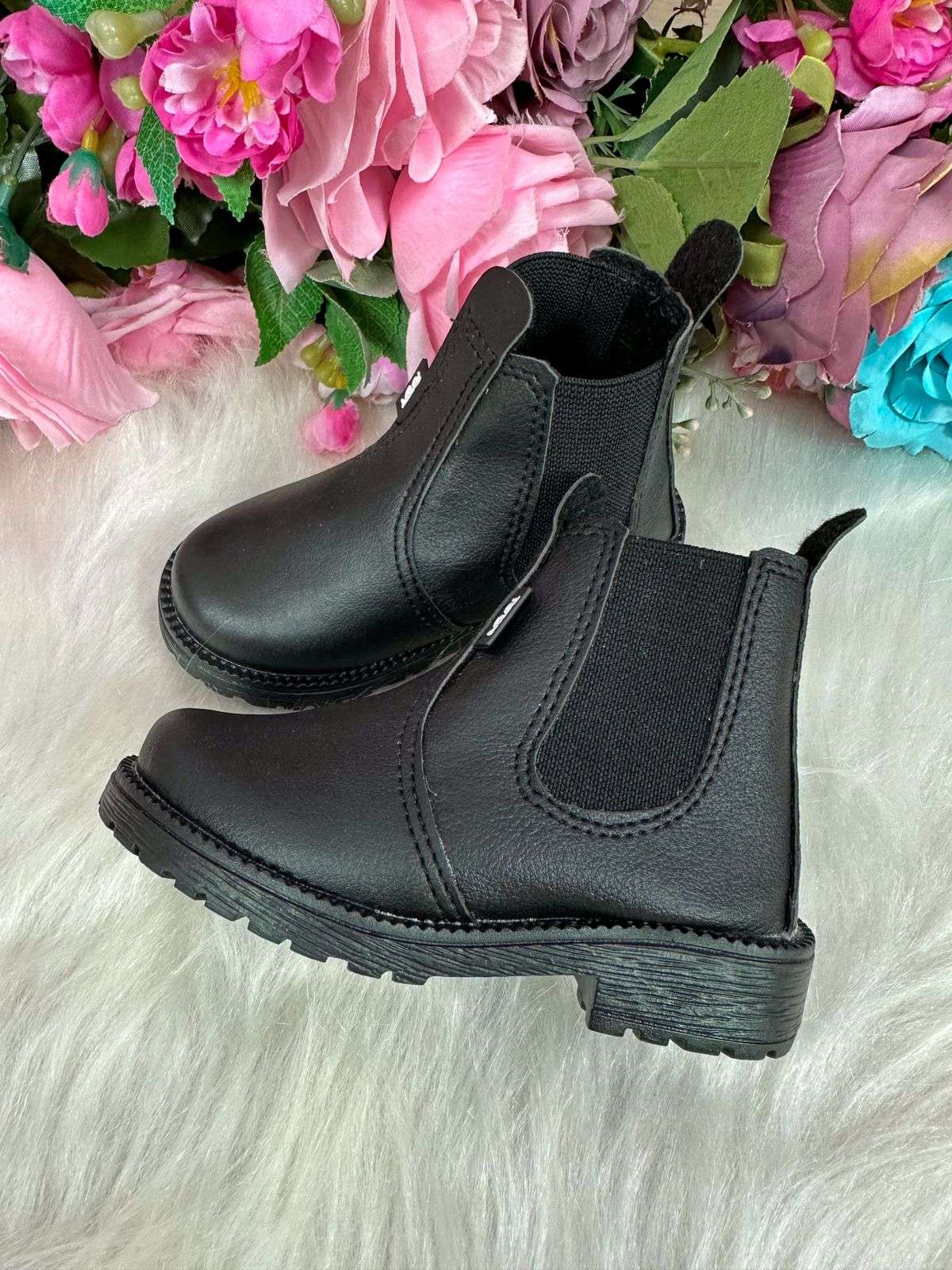 Bota Infantil Confortável em Preto