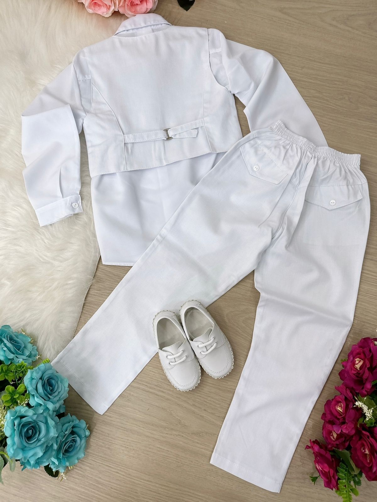 Conjunto Social Branco para Meninos com Colete e Gravata Borboleta