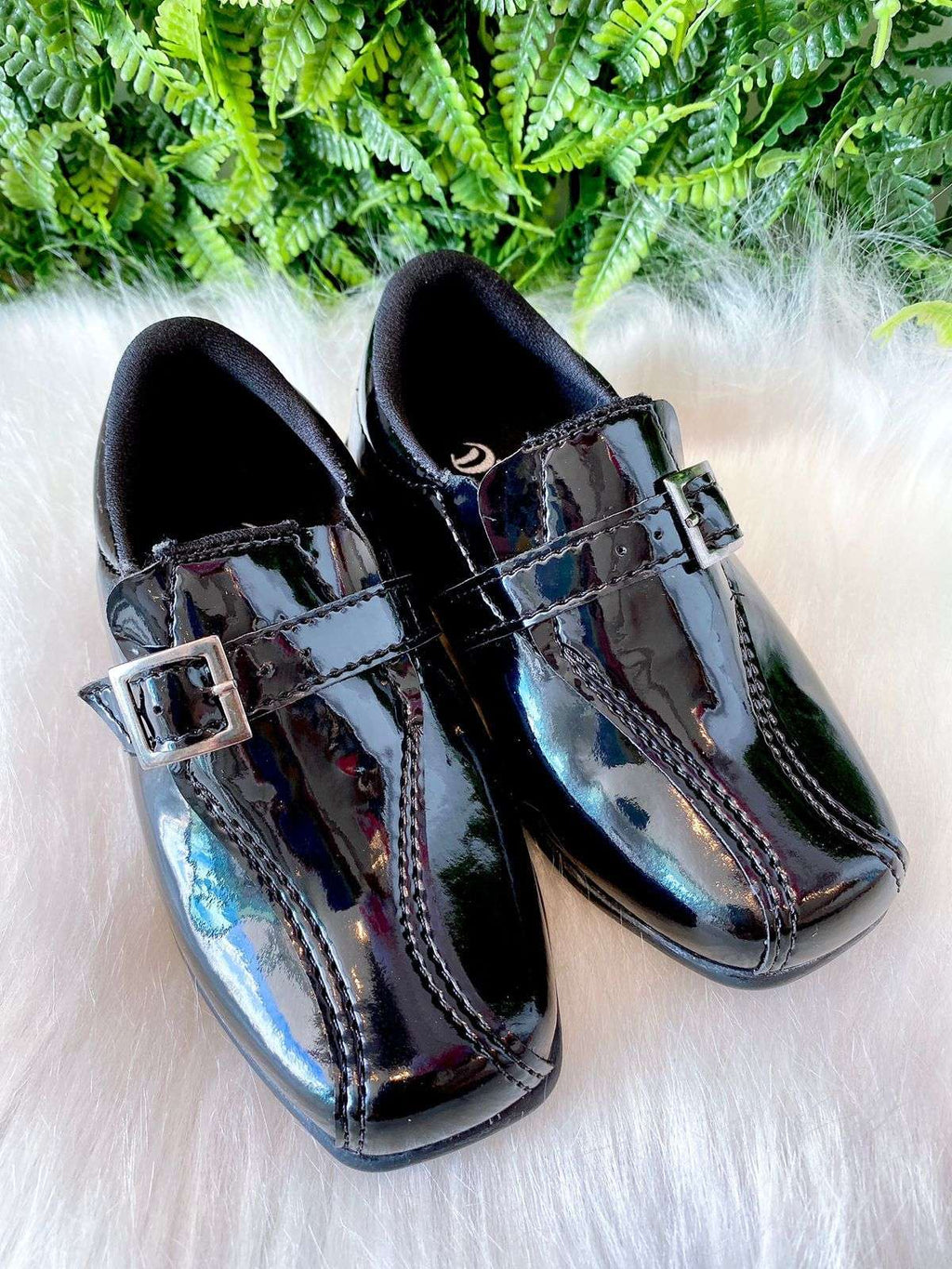 Sapato Social Preto Verniz para Crianças com Estilo Clássico