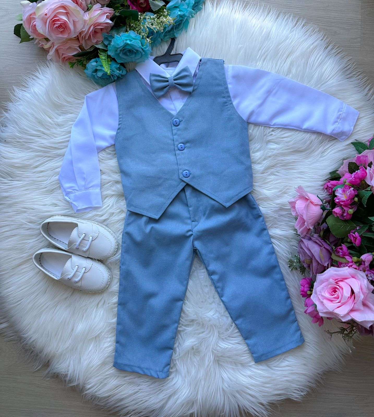 Conjunto Social Azul Claro com Colete em Microfibra e Twill