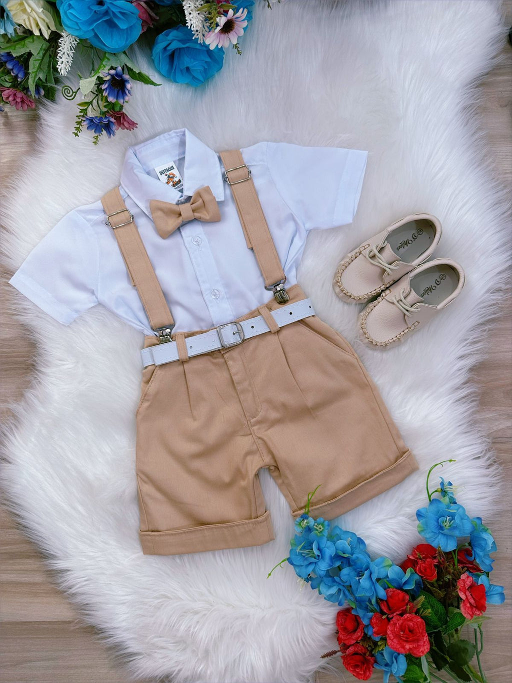 Conjunto Social Camisa Branca e Short Susp. Gravata Caqui