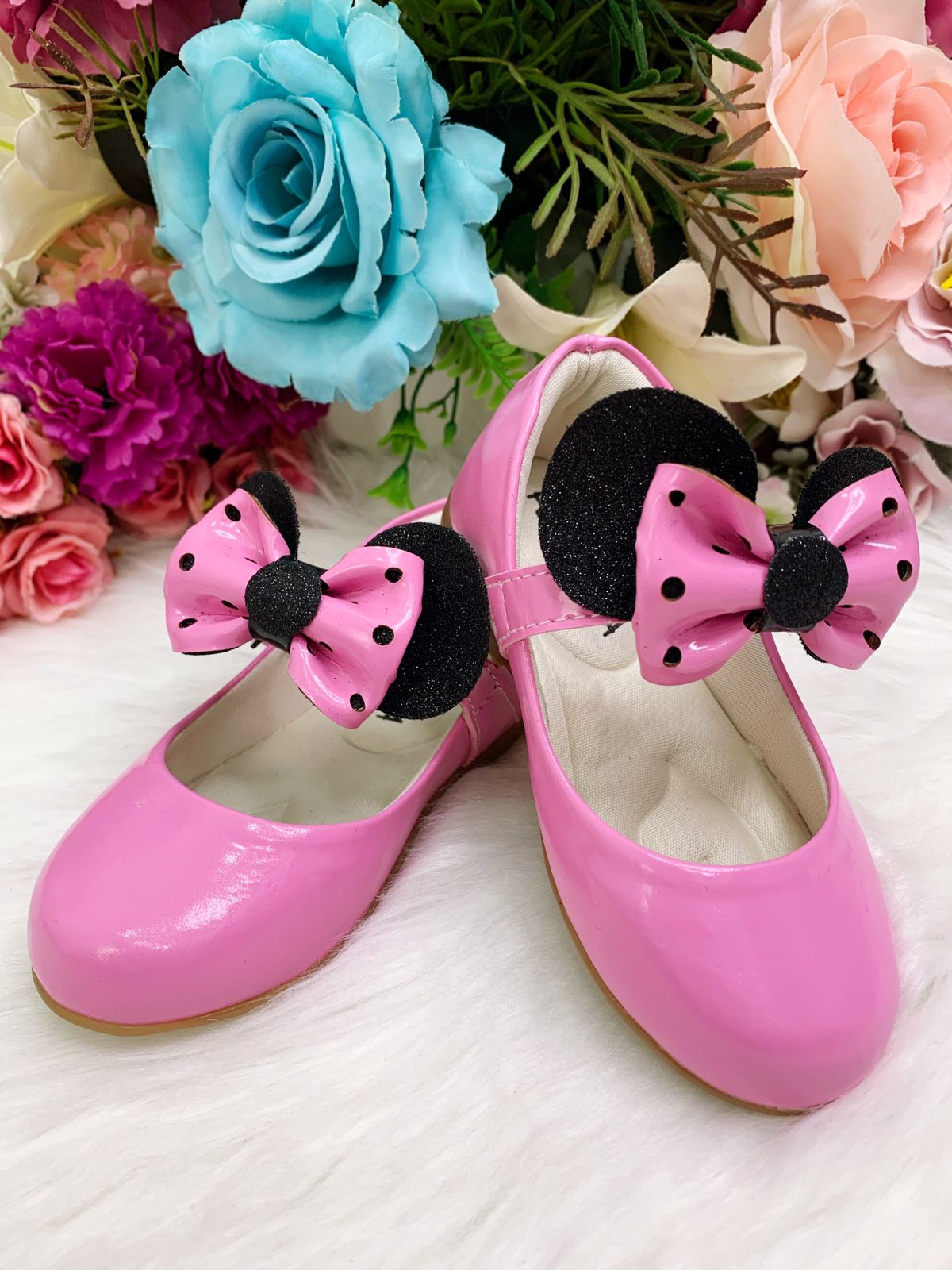 Sapatinho Rosa Chiclete Com Lacinho Para Festas e Looks Casuais